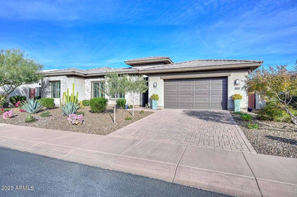 Photo of 11722 W Creosote Drive, Peoria, AZ 85383 (MLS # 6959350)