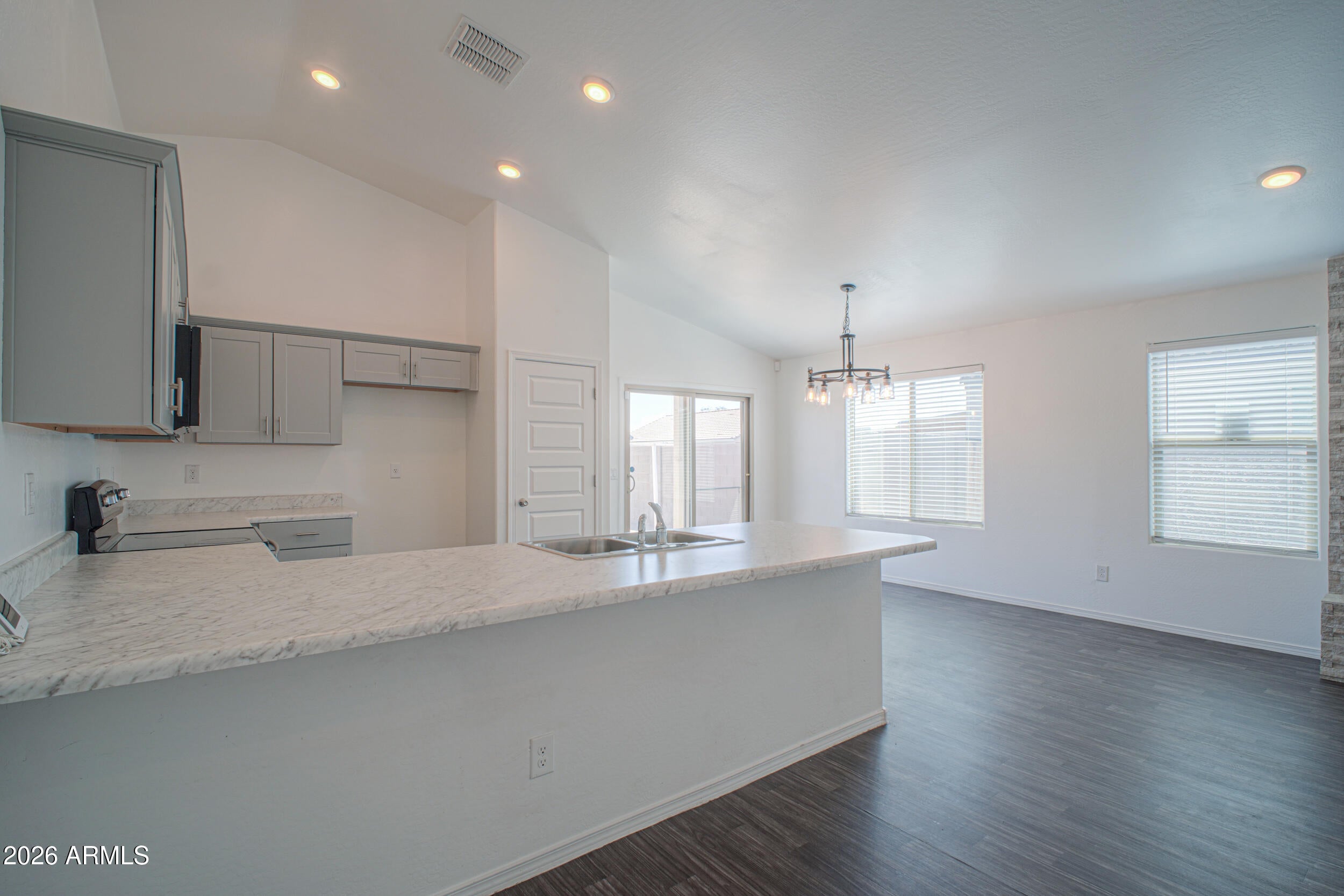 961 W Prior Avenue
