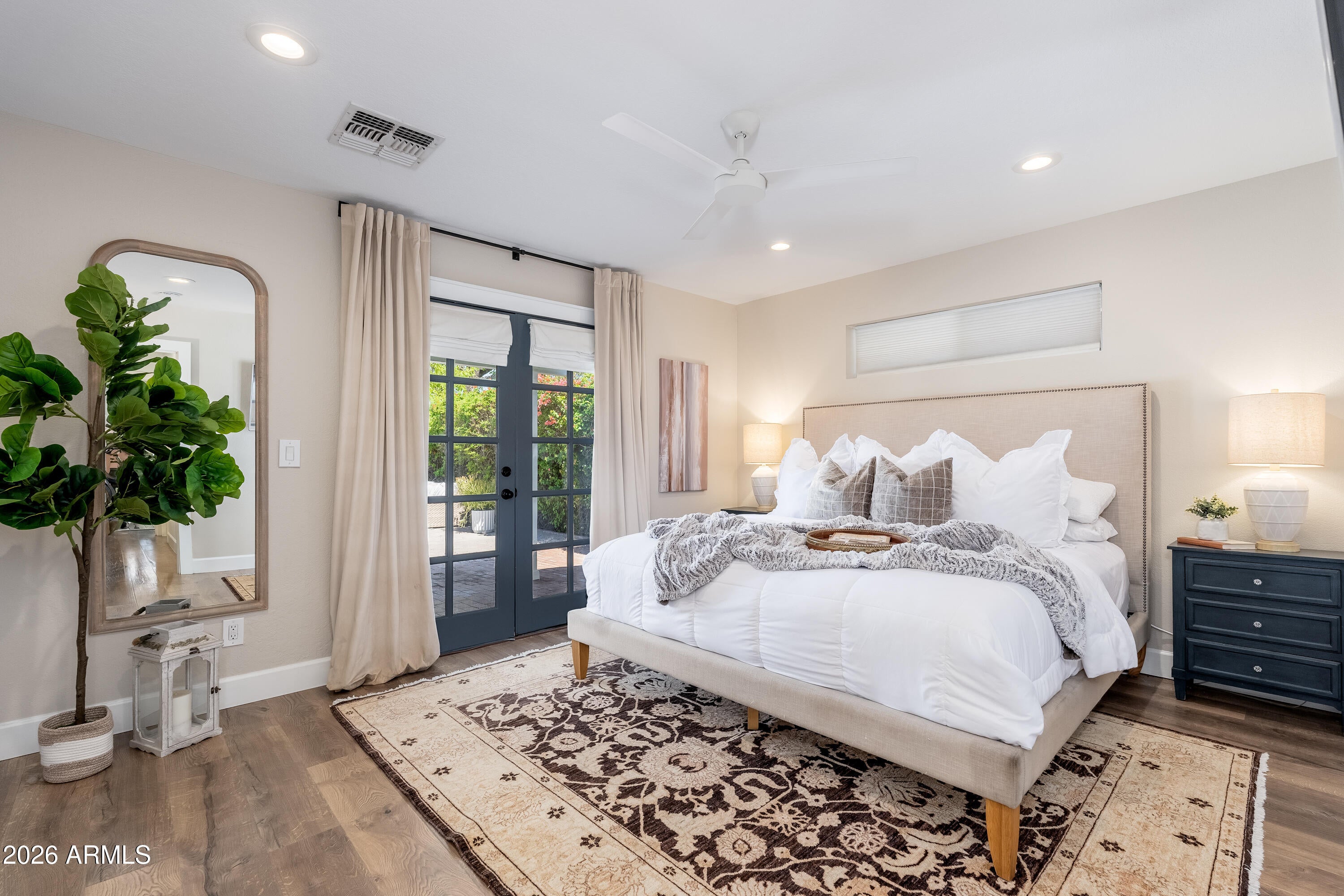 3934 E ALTADENA Avenue