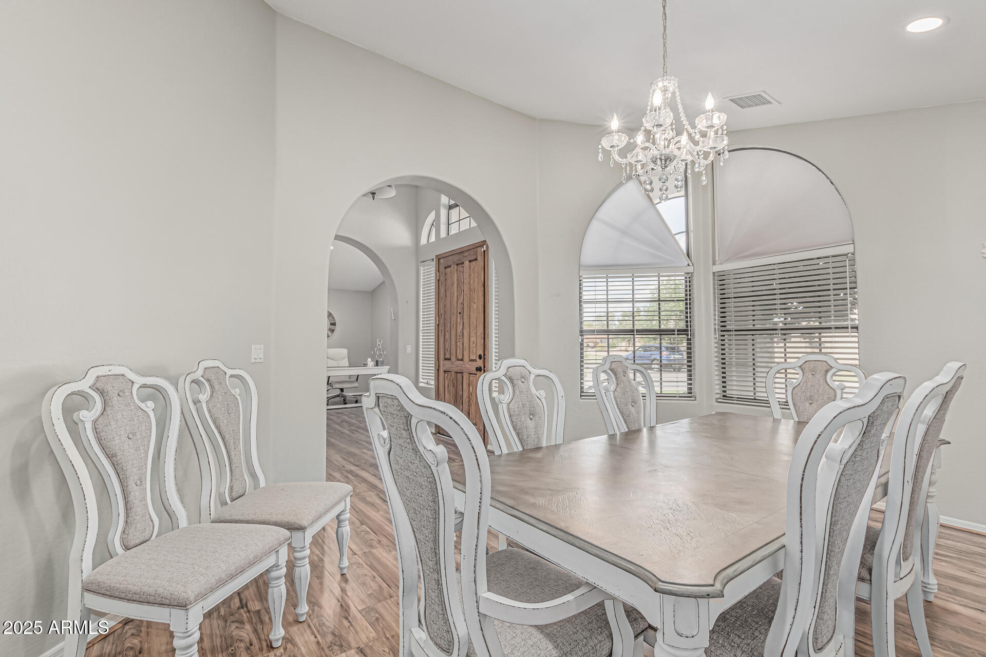 1207 E CLEARVIEW Drive