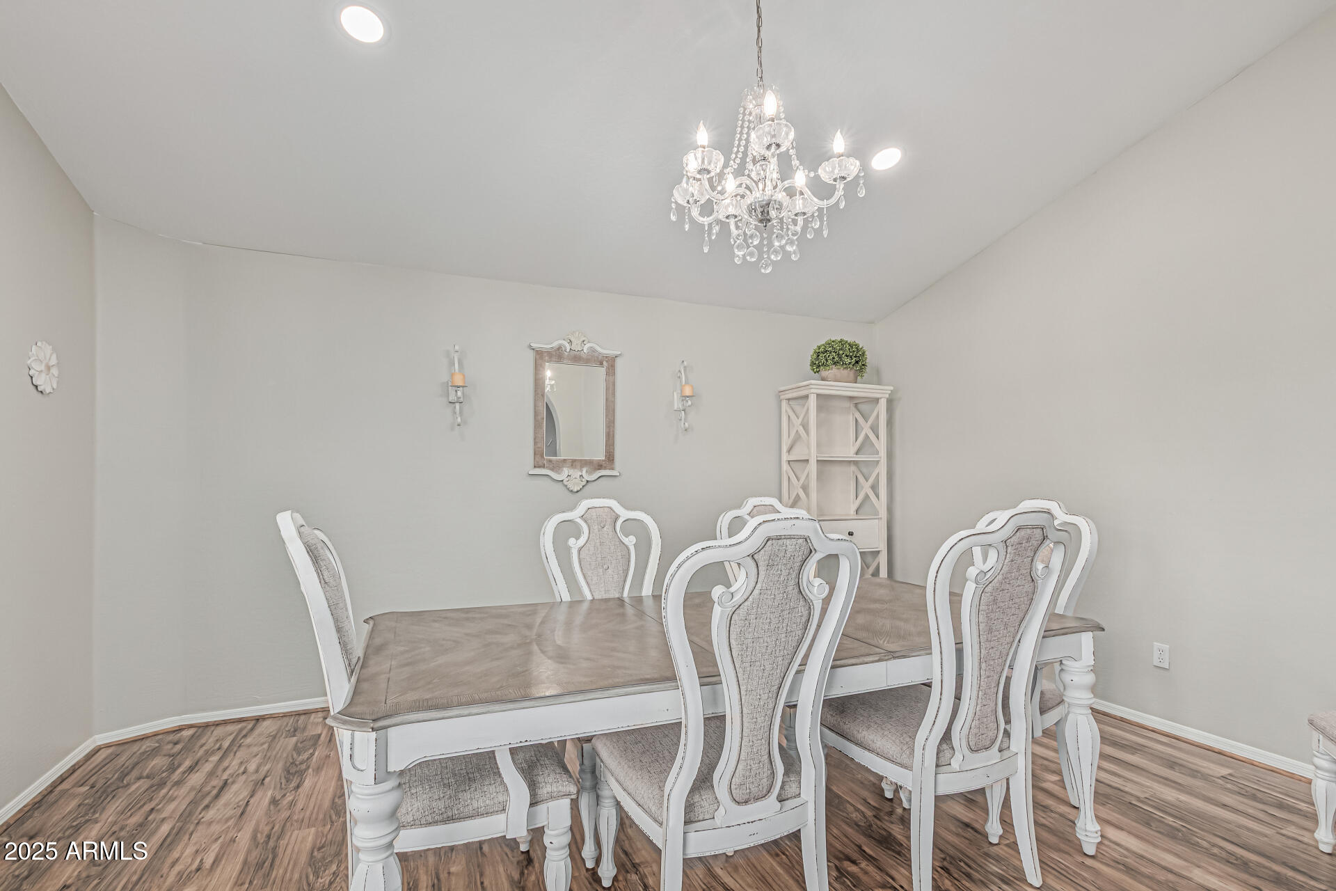 1207 E CLEARVIEW Drive