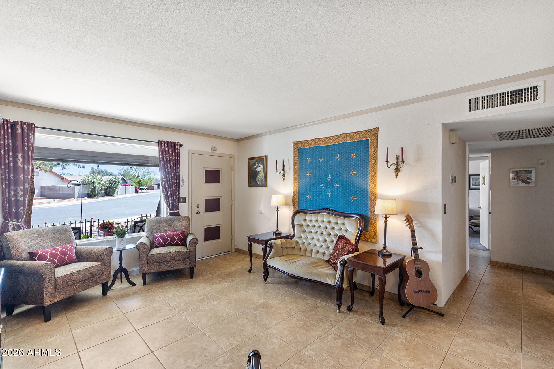 932 W LOS LAGOS VISTA Avenue