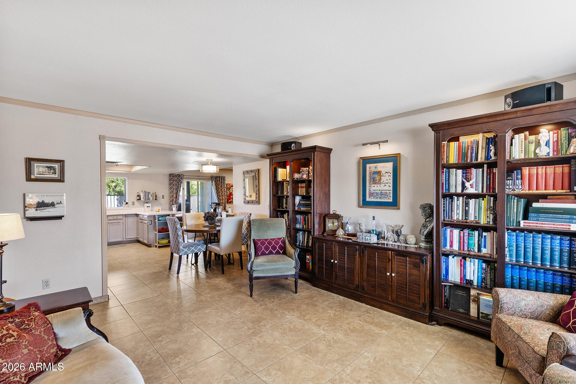 932 W LOS LAGOS VISTA Avenue