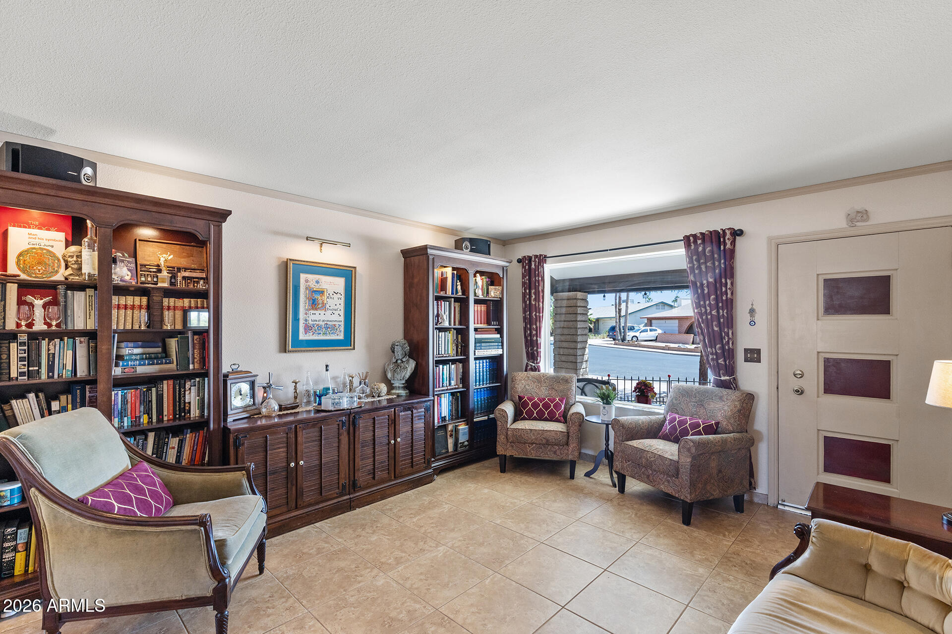 932 W LOS LAGOS VISTA Avenue