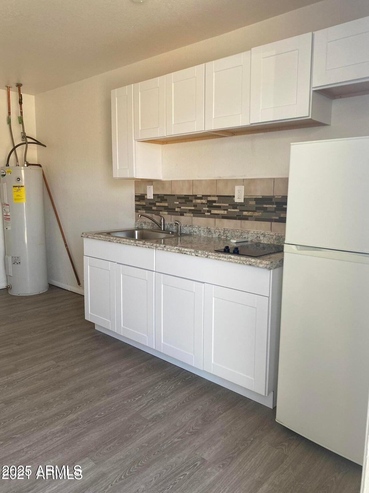 2049 W HAYWARD Avenue 16