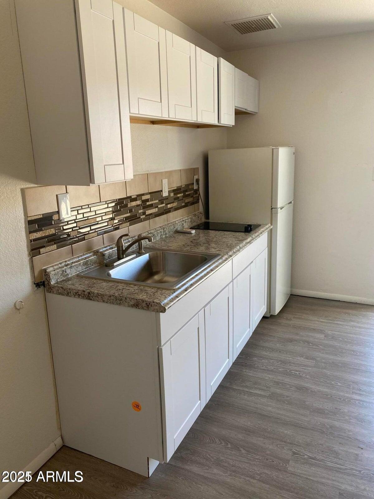 2049 W HAYWARD Avenue 16