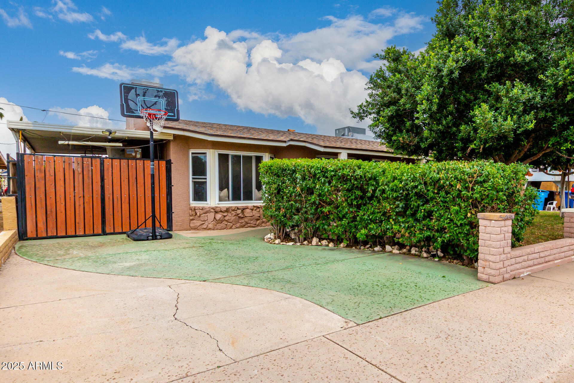 3313 W SURREY Avenue