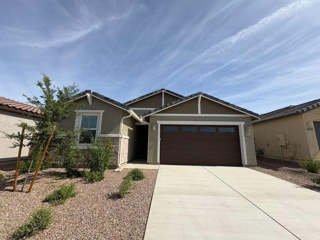 4738 E KENNETH Lane
