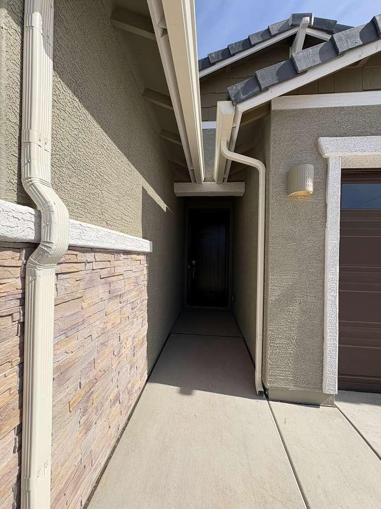 4738 E KENNETH Lane