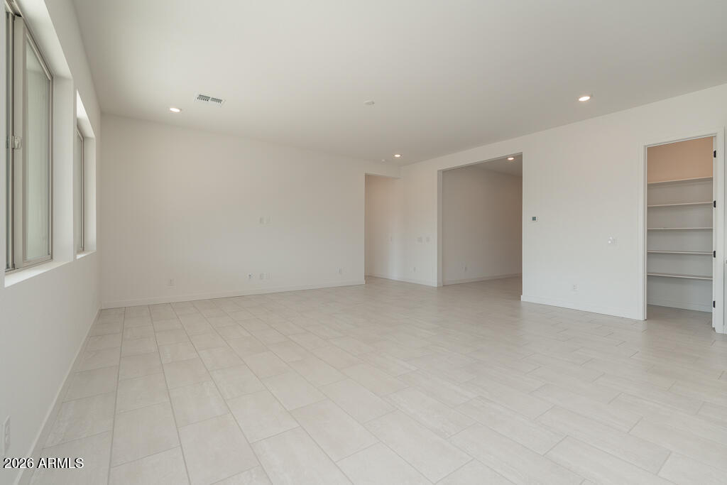 2589 E ALFONSO Drive