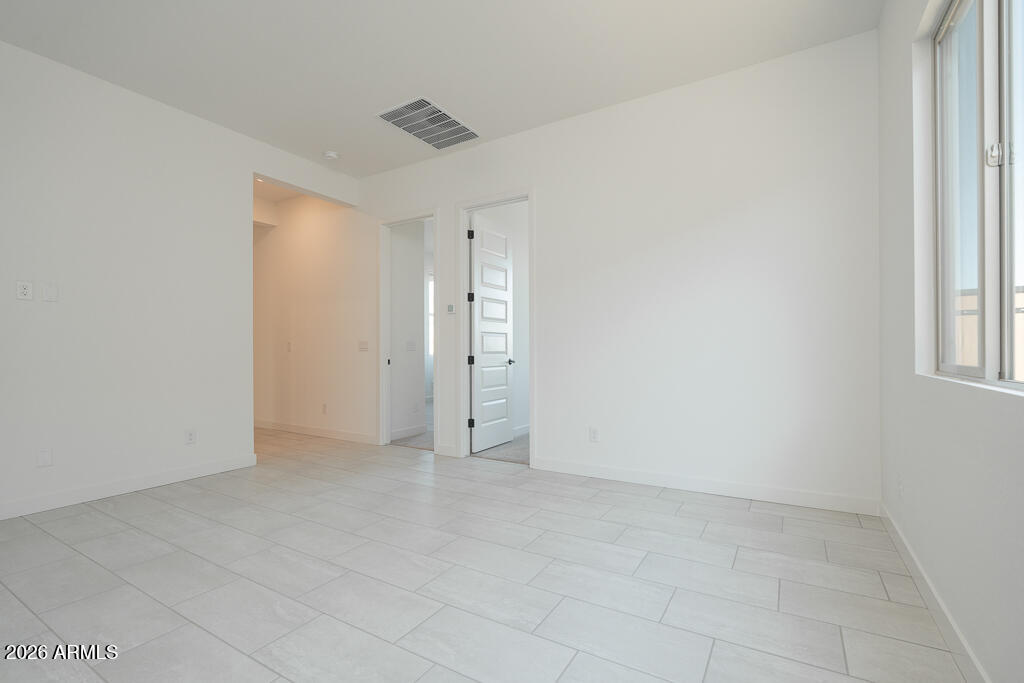 2589 E ALFONSO Drive