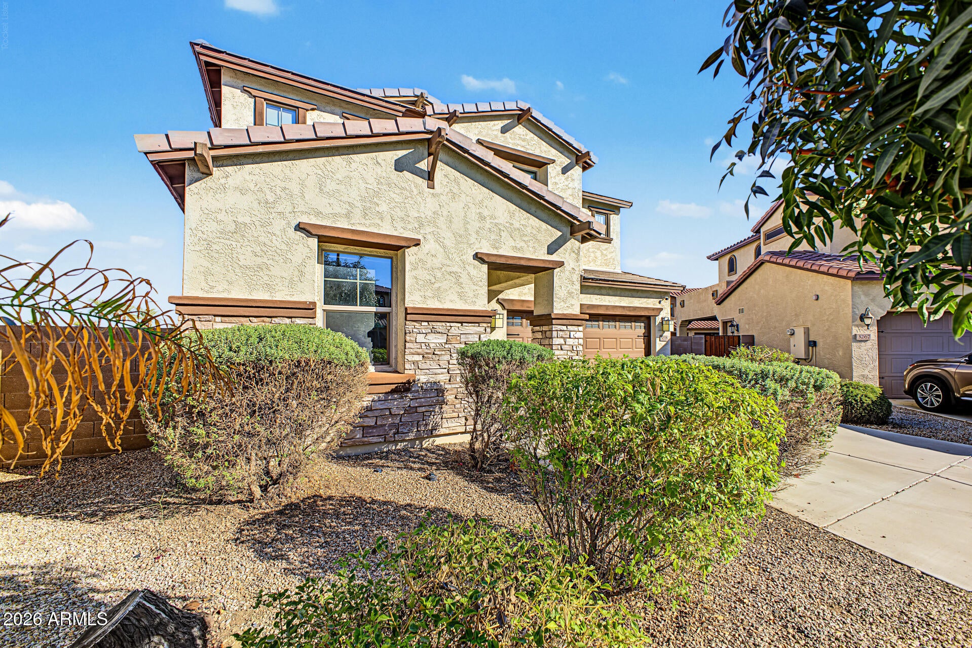 3275 E SPORTS Drive
