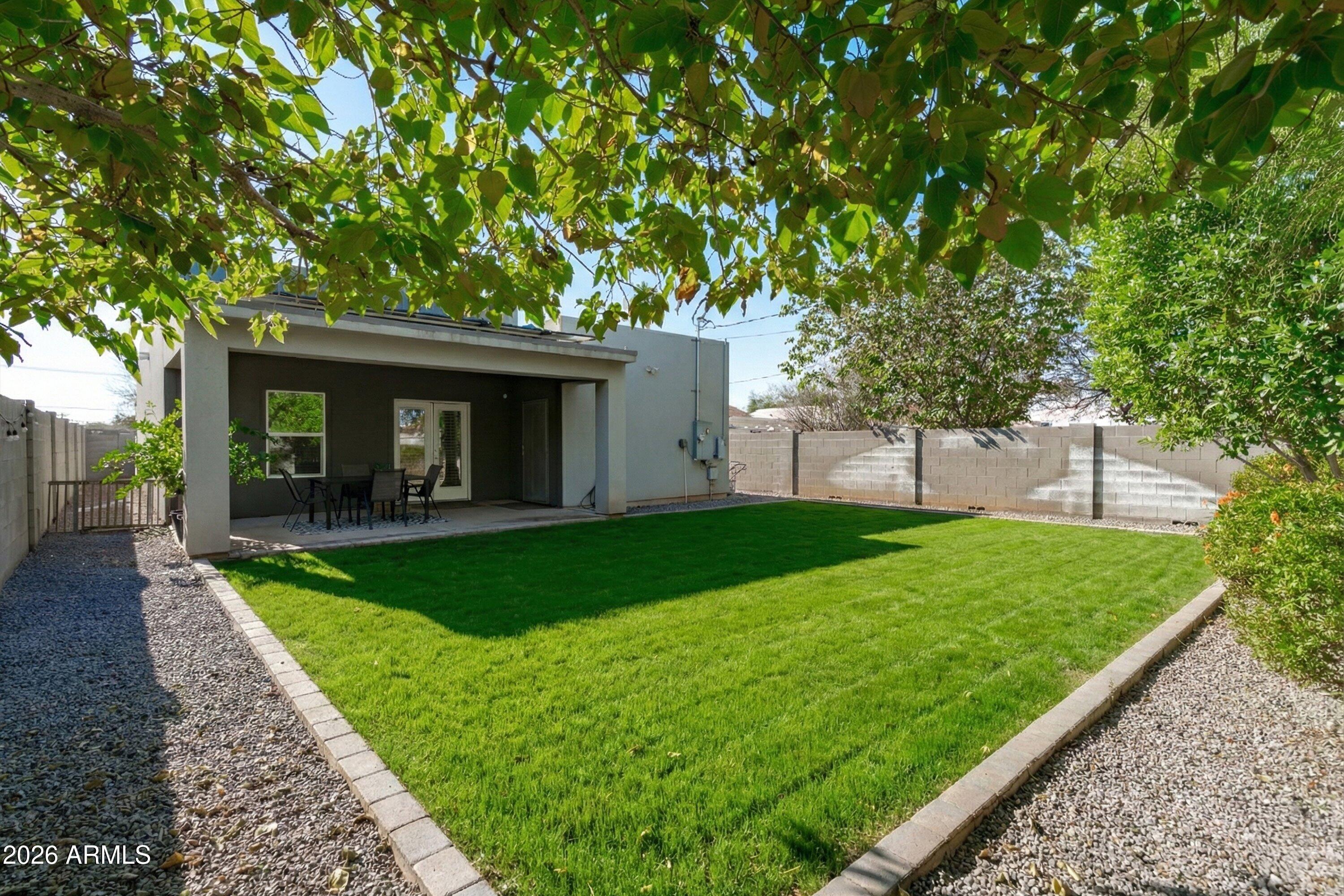 2324 E HARVARD Street