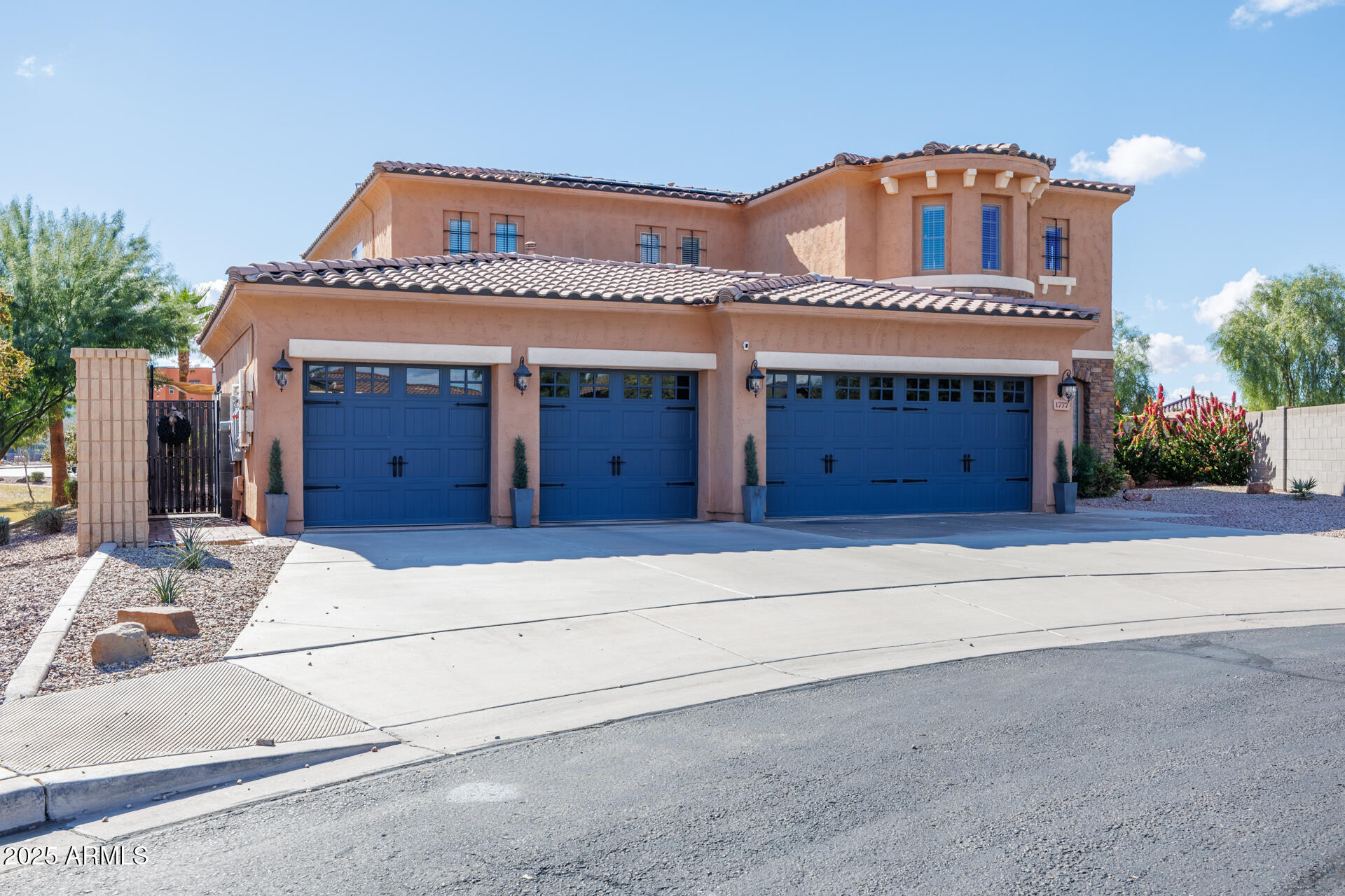 1777 N WESTFALL Lane