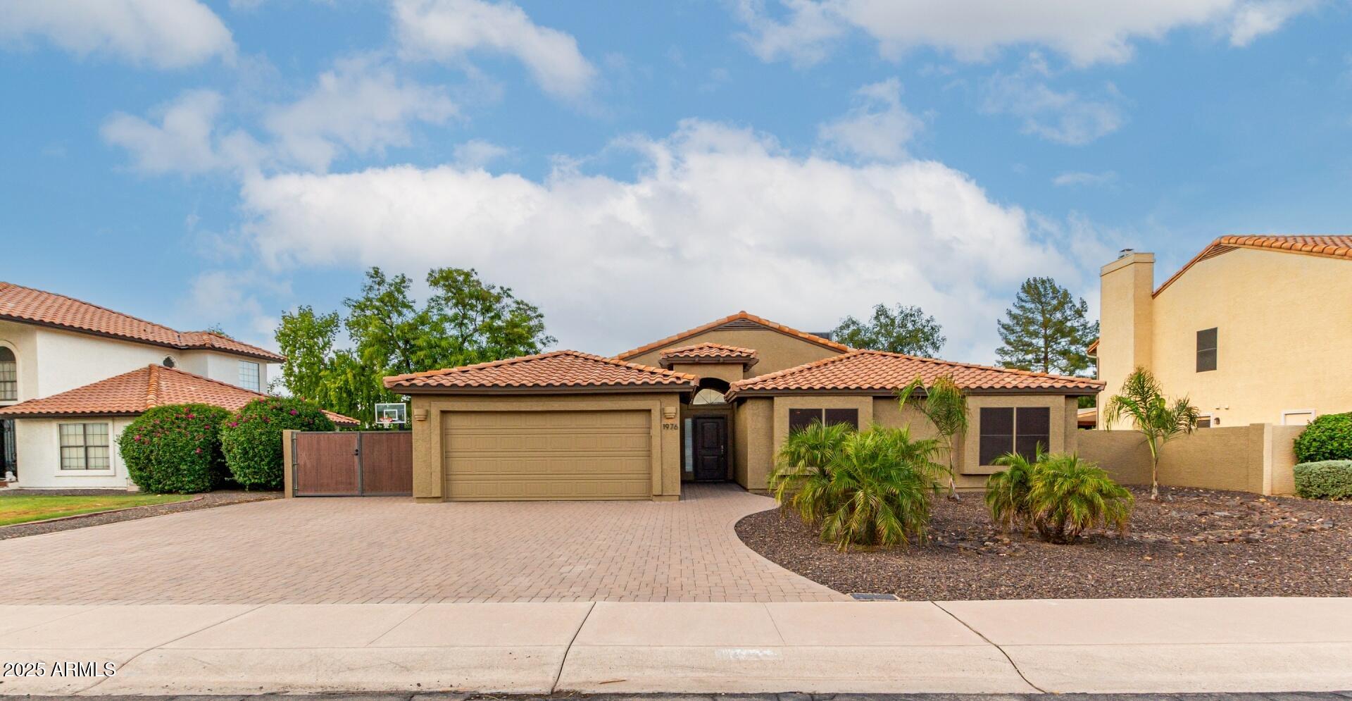 1976 E BUENA VISTA Drive