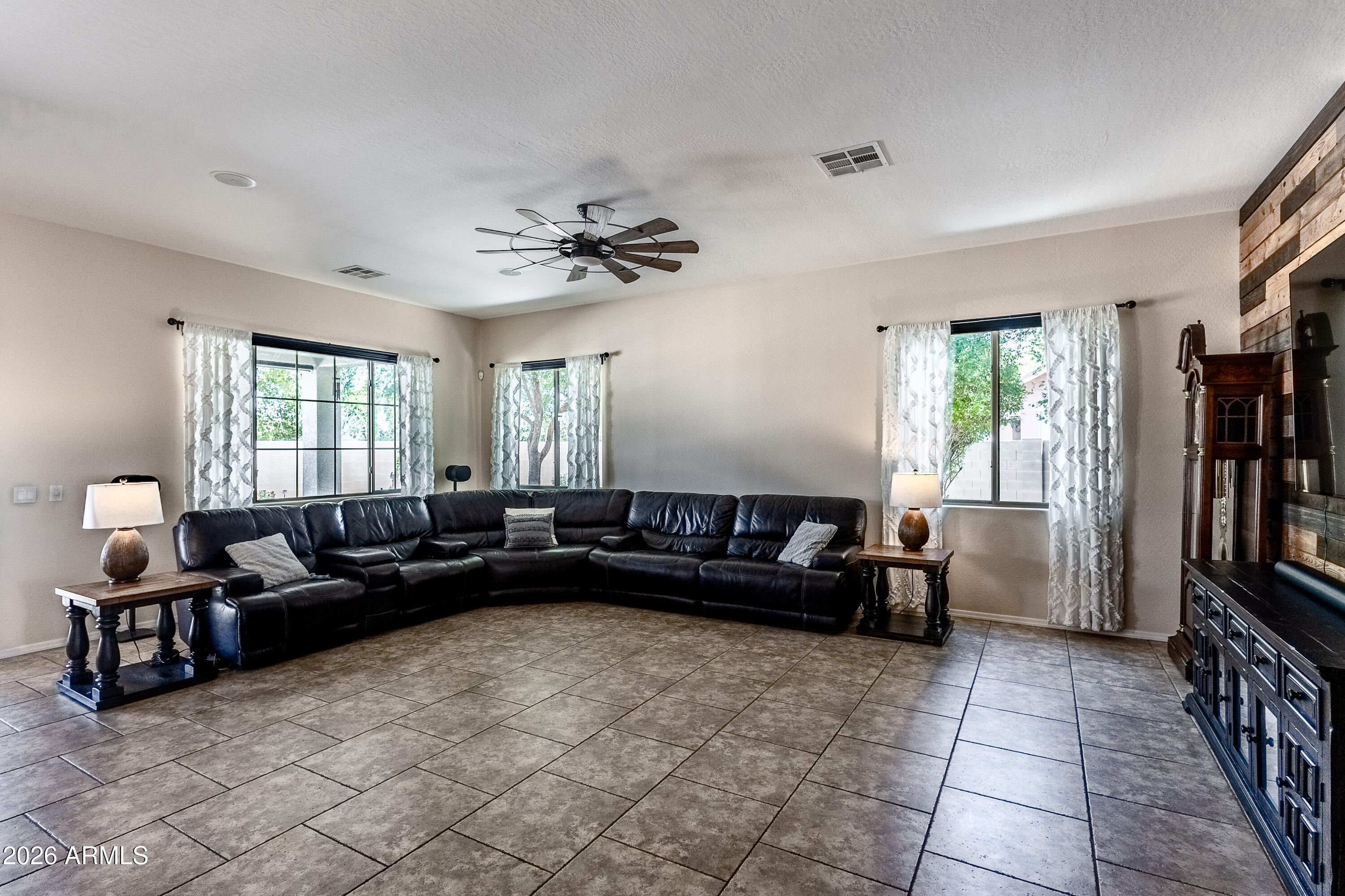 15872 W SHAW BUTTE Drive