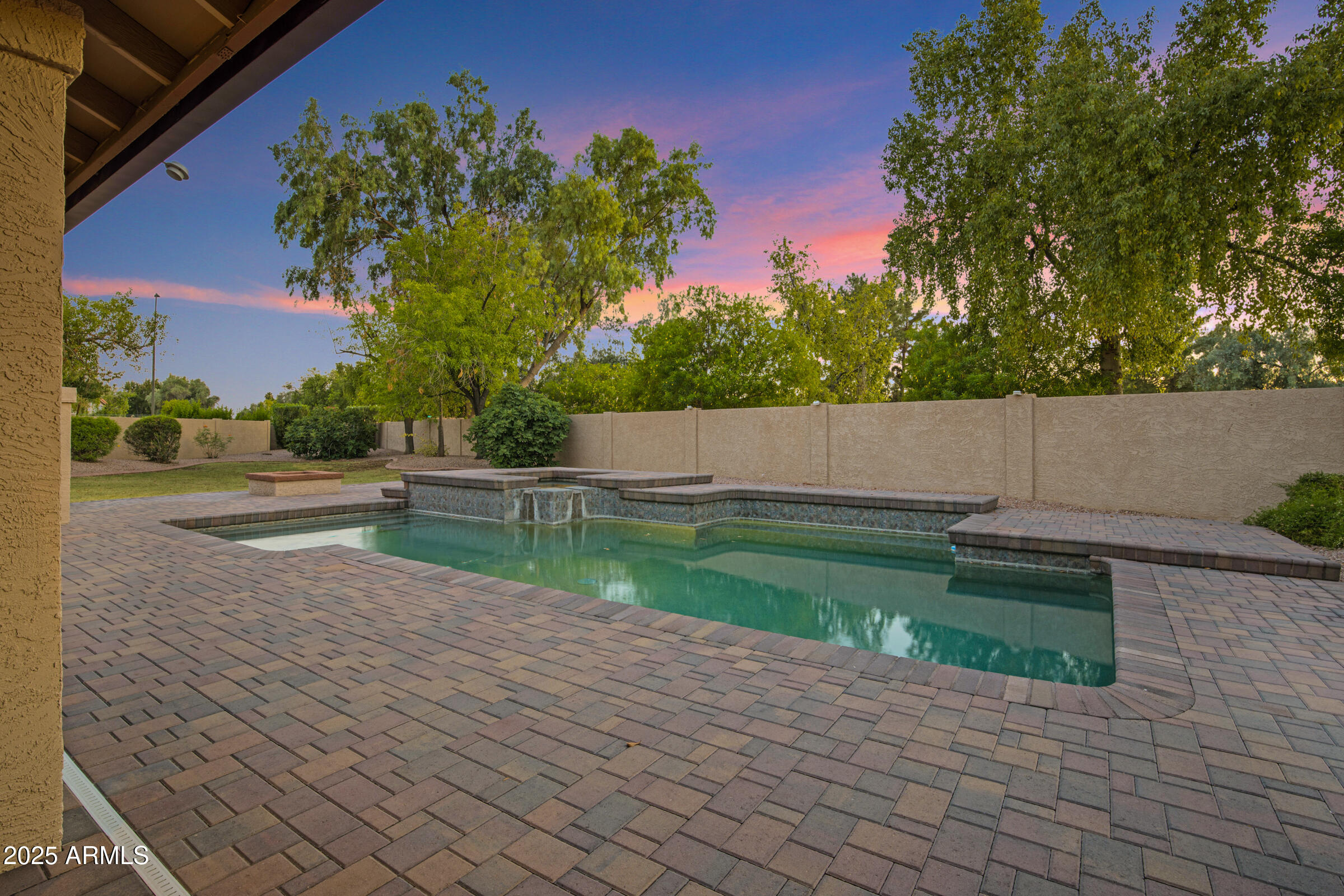9 E LOS ARBOLES Circle