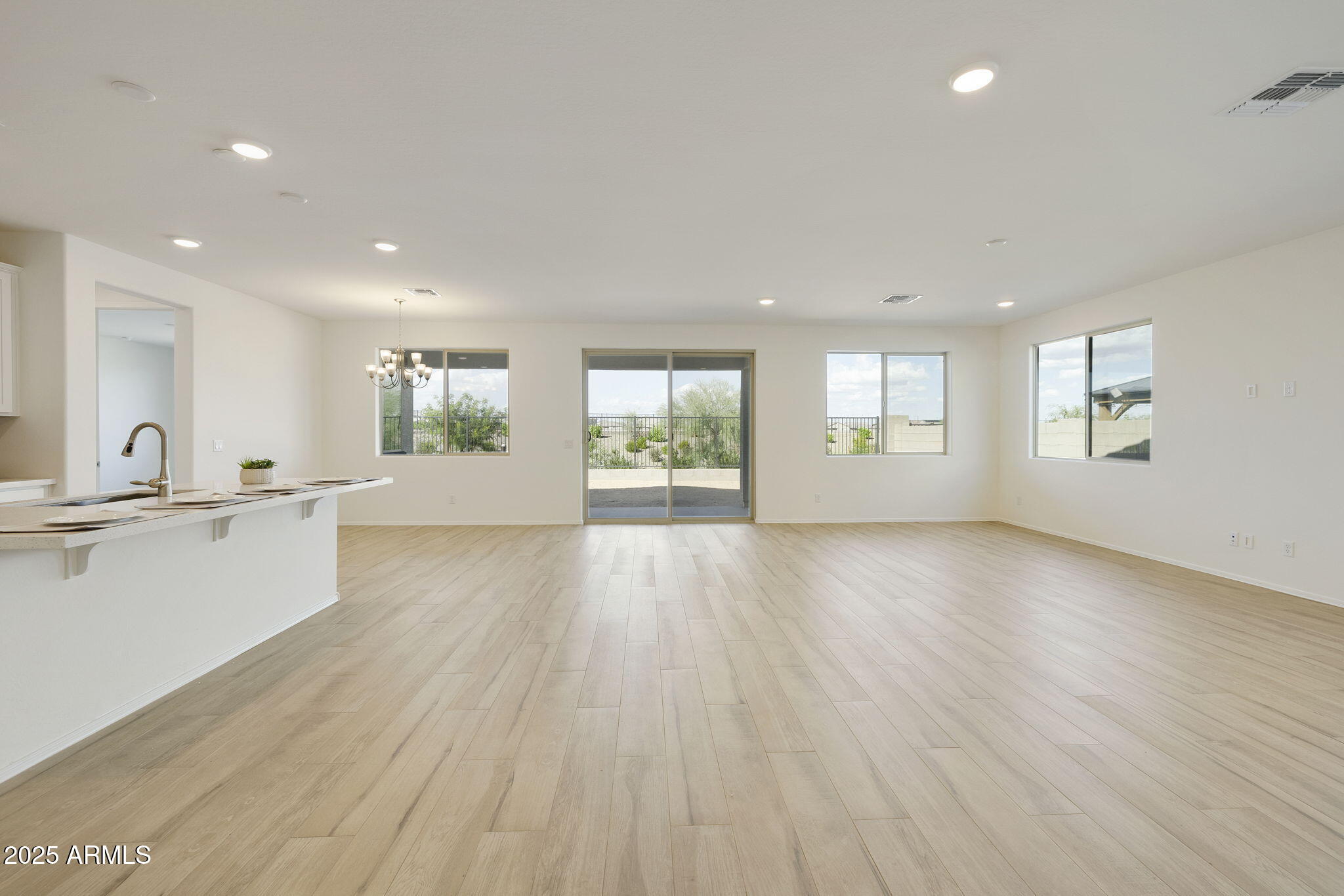 19214 W MISSOURI Avenue