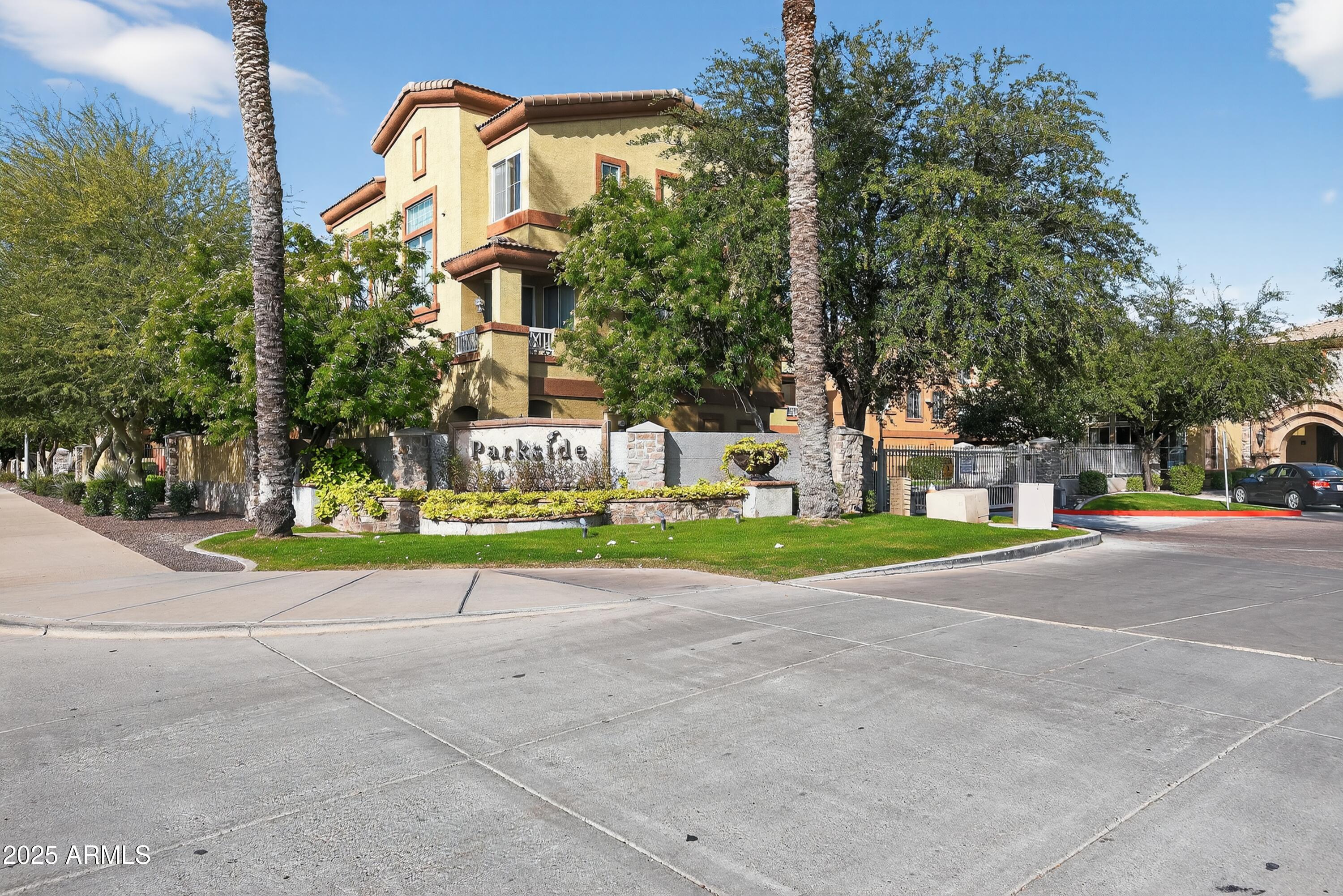 1920 E BELL Road 1079