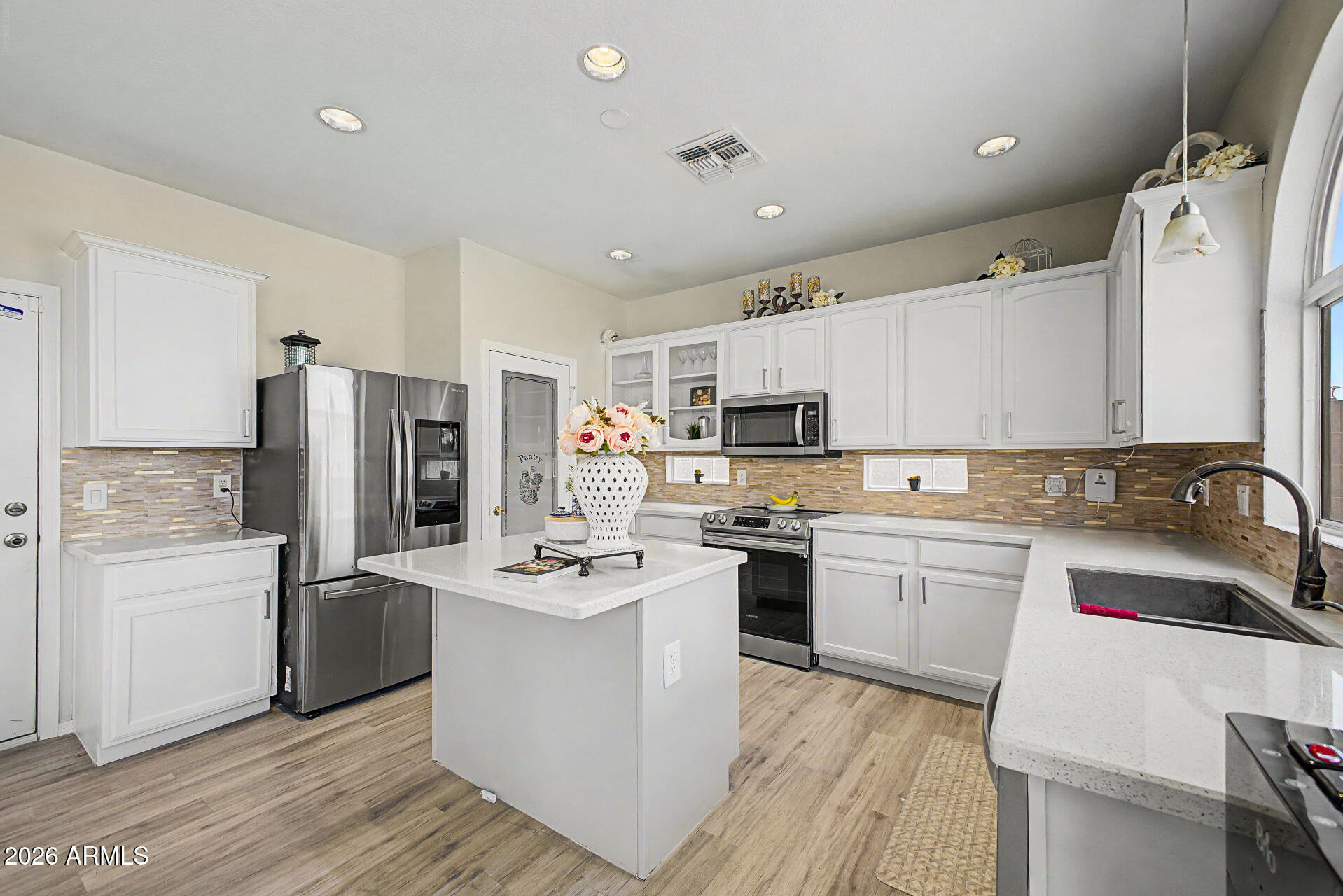 1166 E ALTADONNA Street