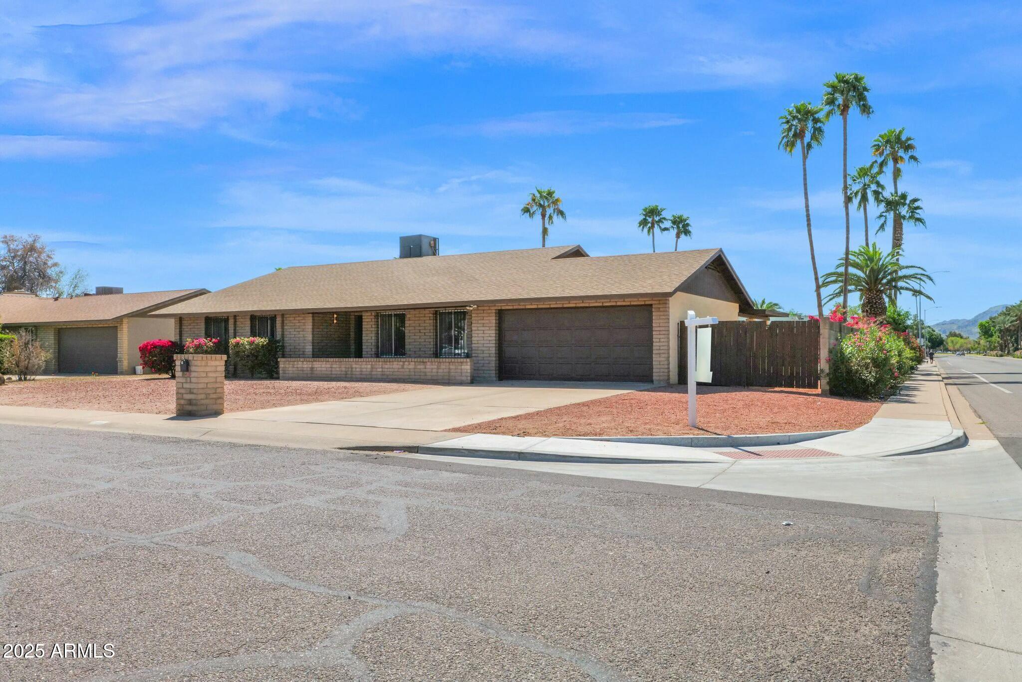 4401 E VOLTAIRE Avenue