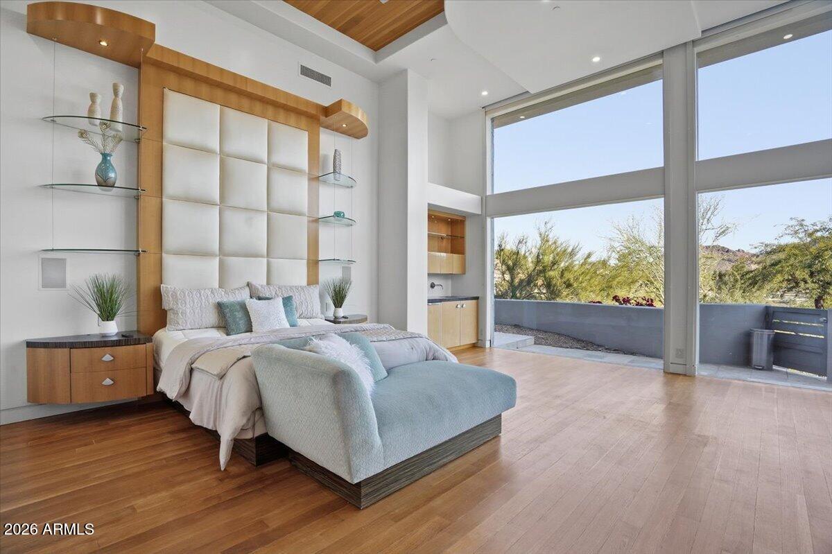 4550 E FOOTHILL Drive