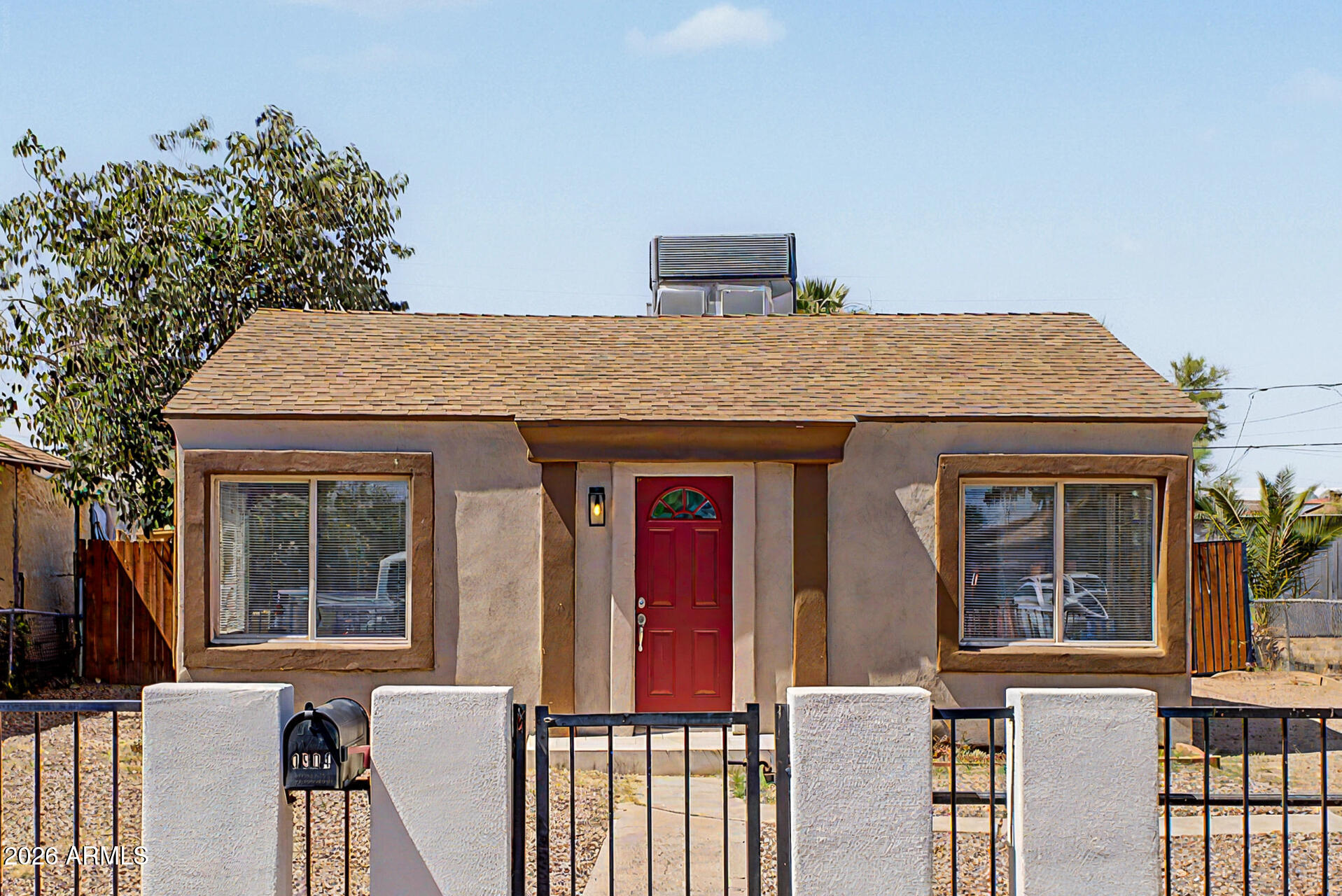1904 E HARVARD Street