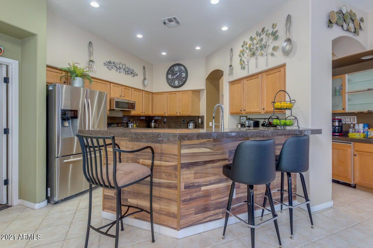 3922 E Carson Road