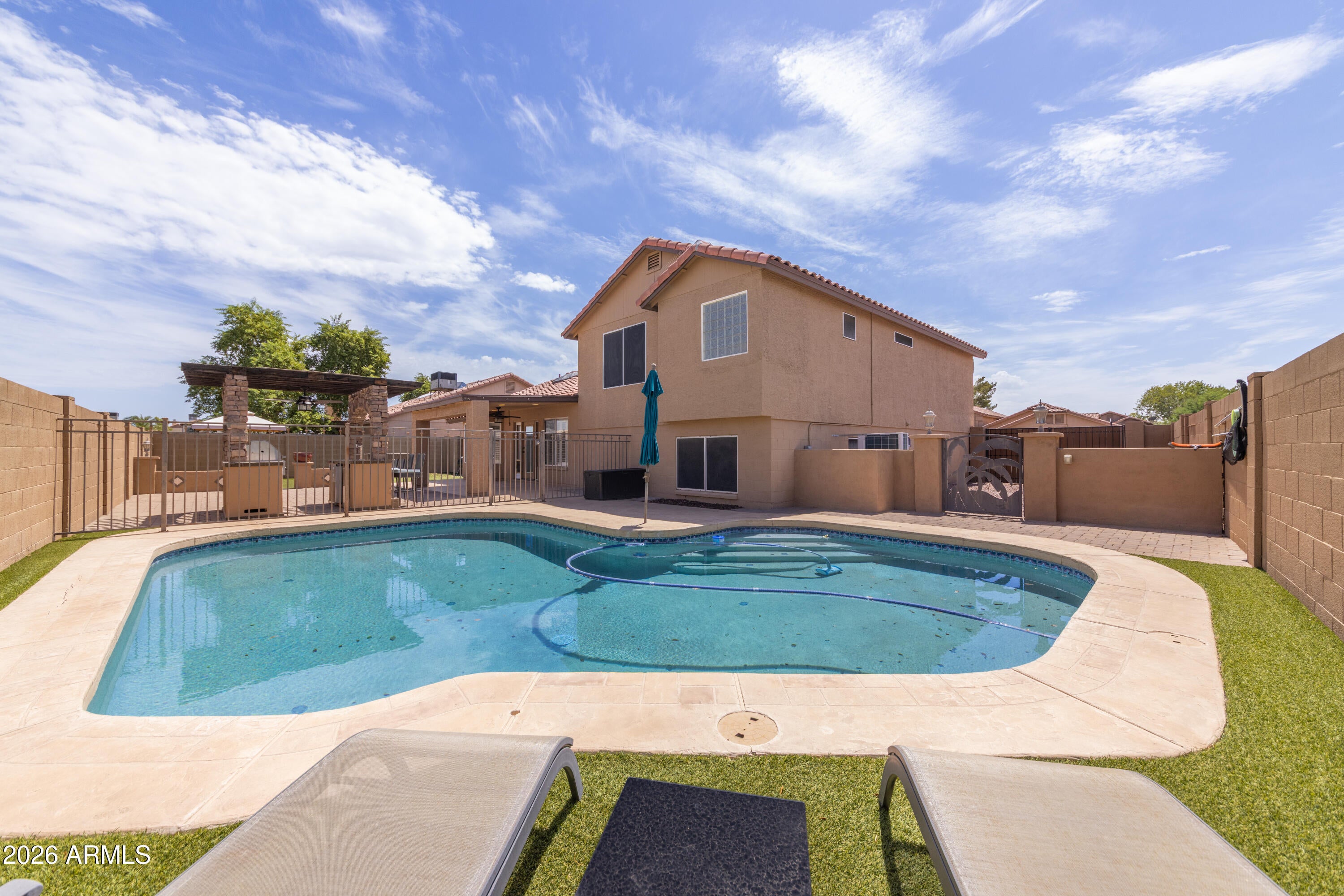 6108 W SHANGRI LA Road W