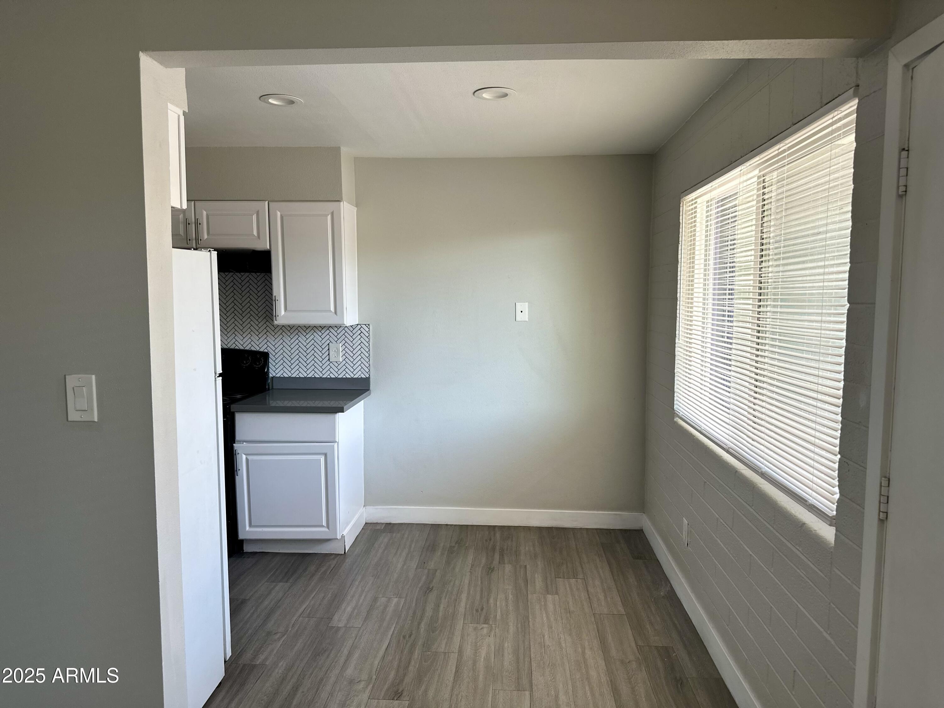 3219 E Earll Drive Apt 2