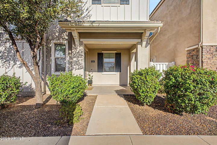 Photo 1 of 36 — 2214 S ANNIE Lane, Gilbert, AZ 85295