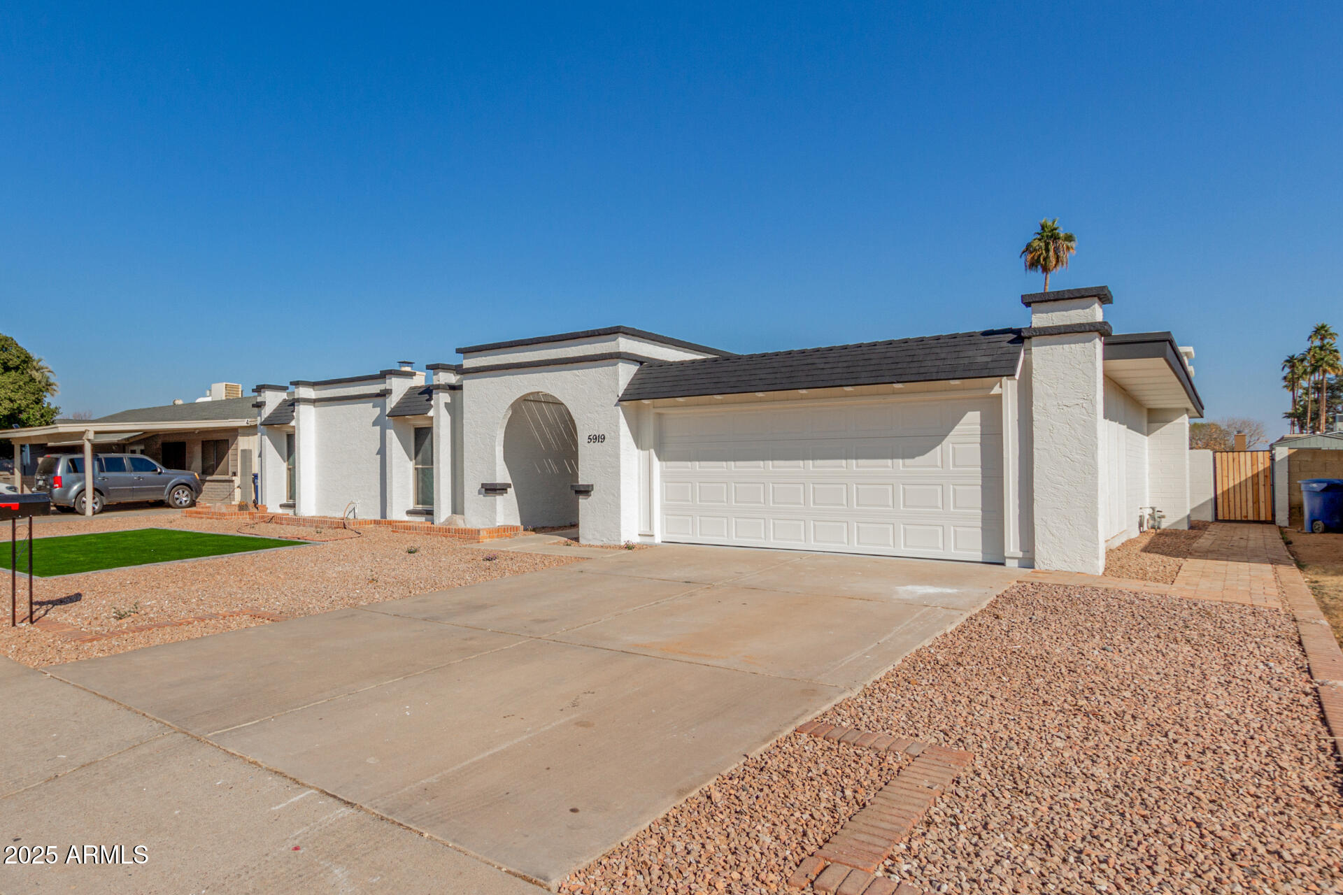 5919 S LAKESHORE Drive