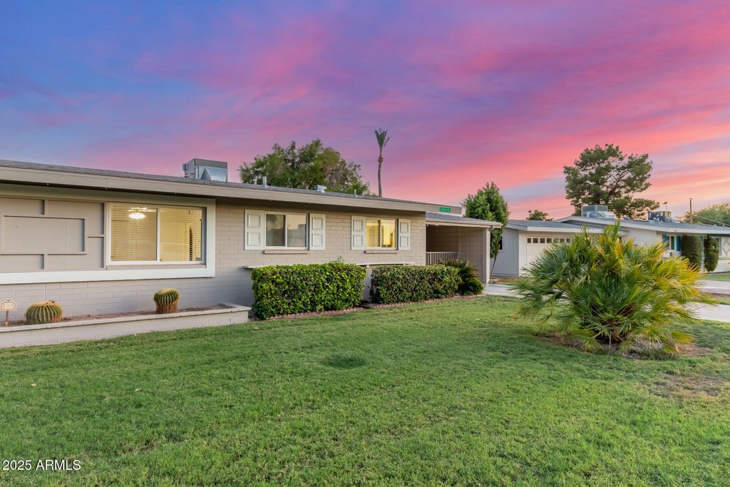 Photo of 10219 W Snead Circle S, Sun City, AZ 85351 (MLS # 6902943)