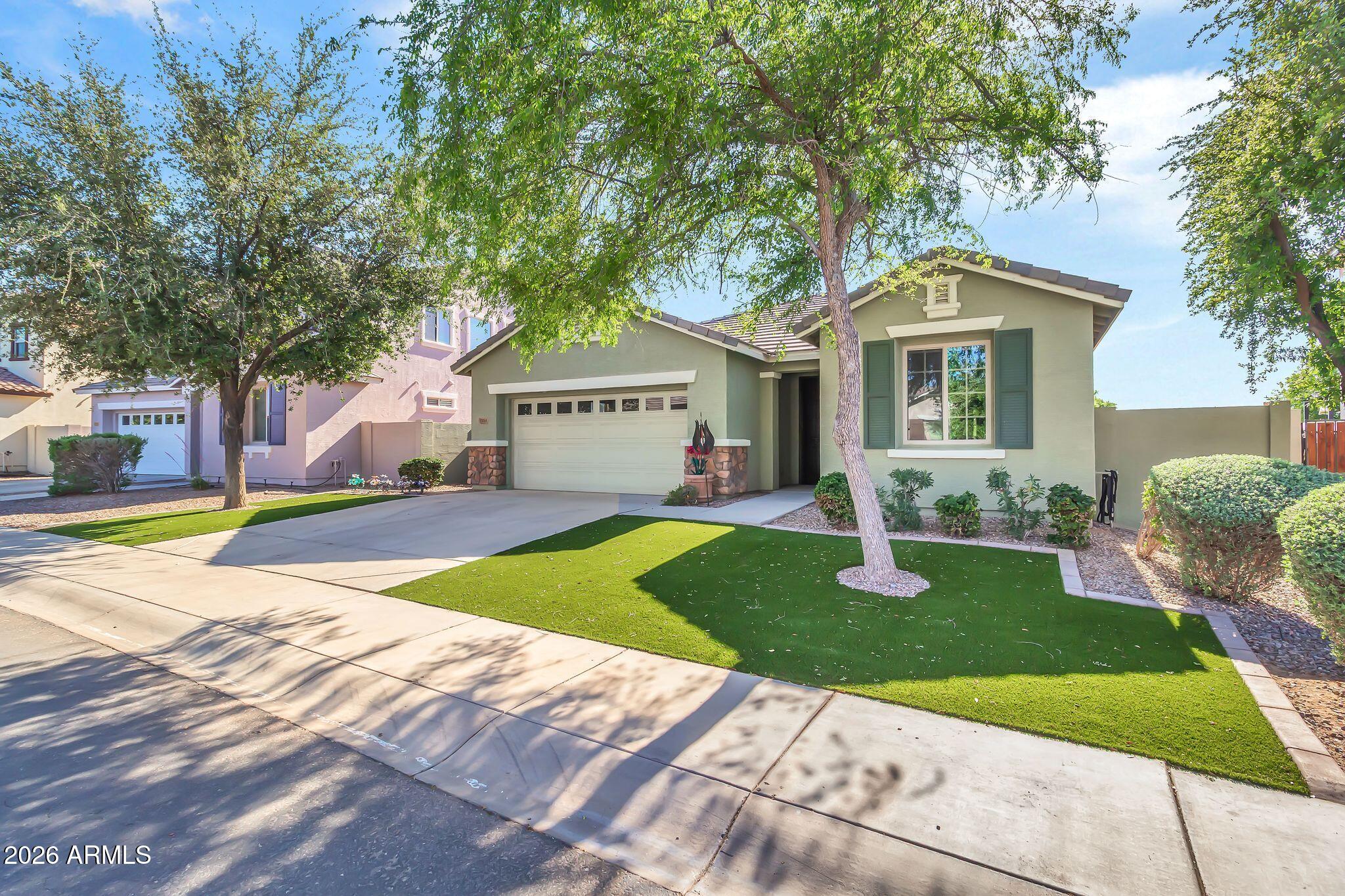 3354 N Los Alamos --