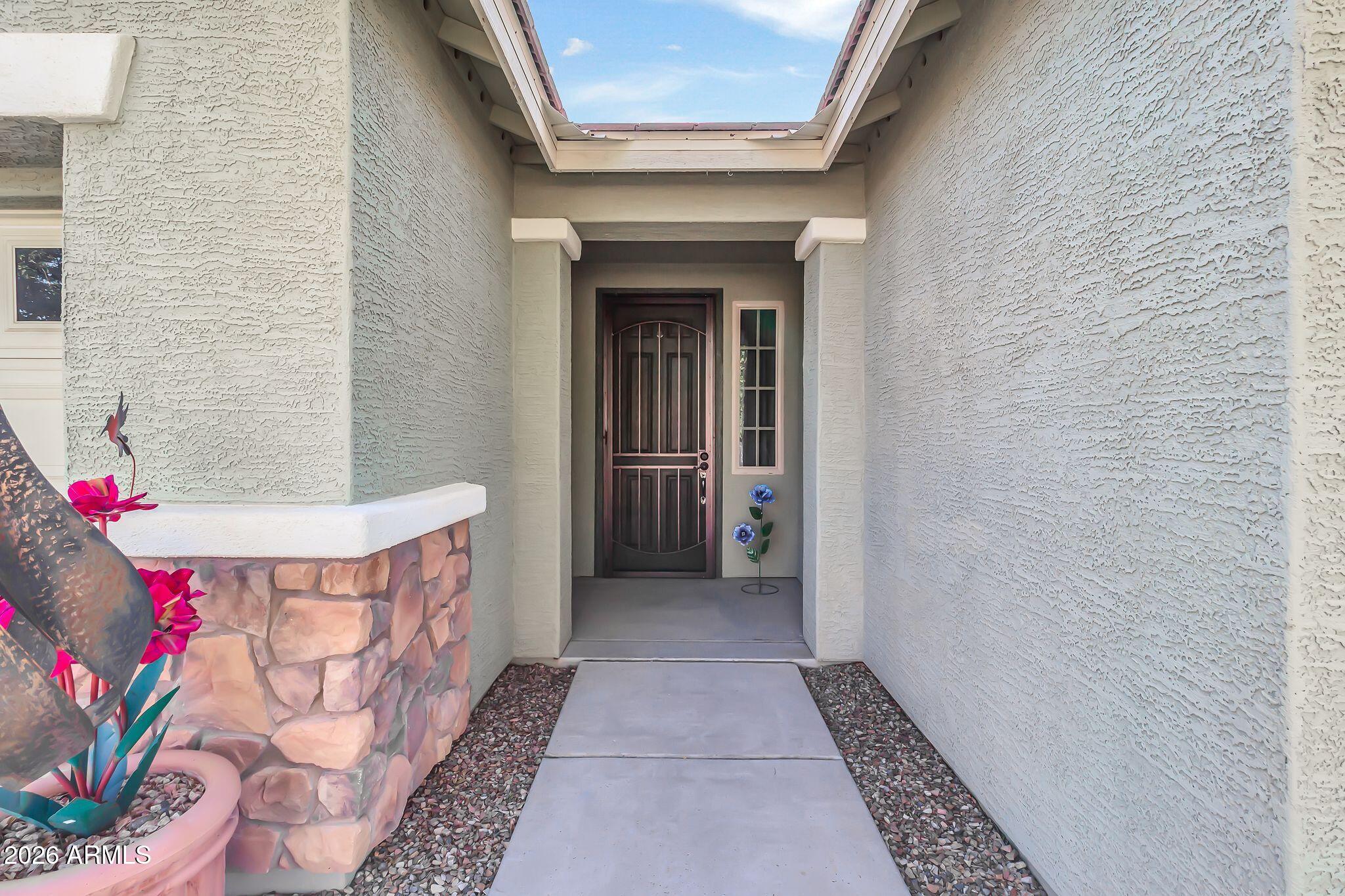 3354 N Los Alamos --