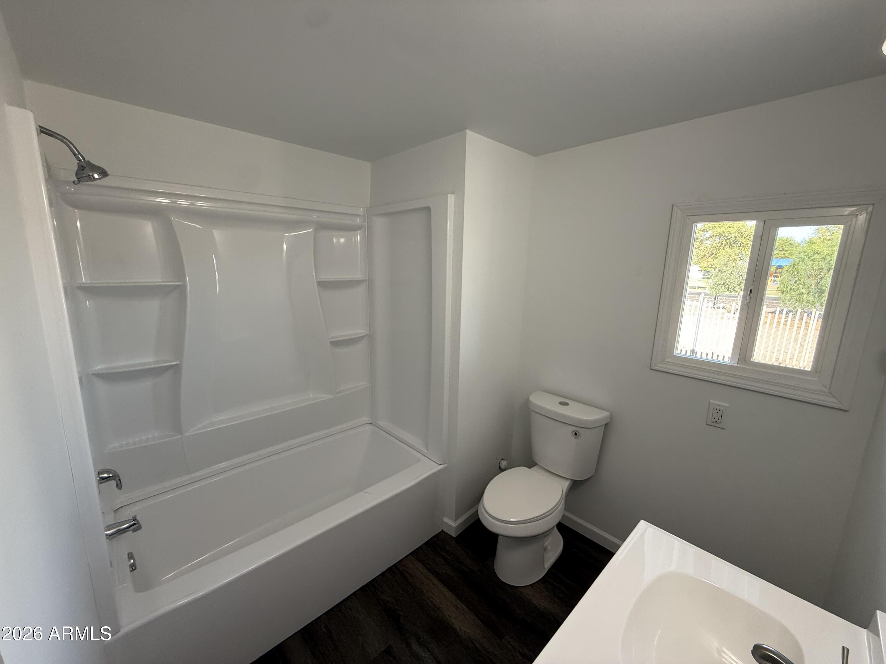 512 E MAHONEY Avenue