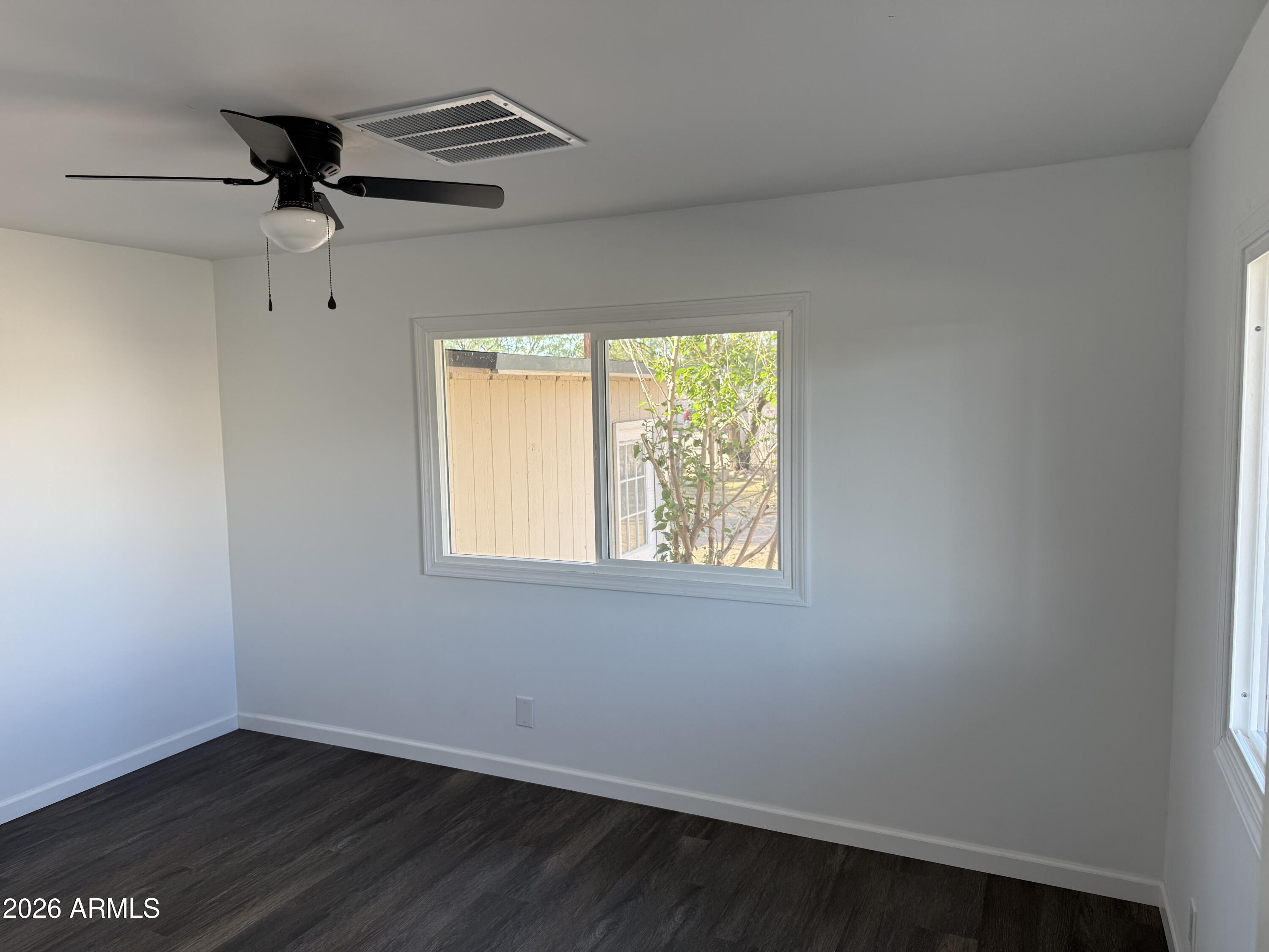 512 E MAHONEY Avenue