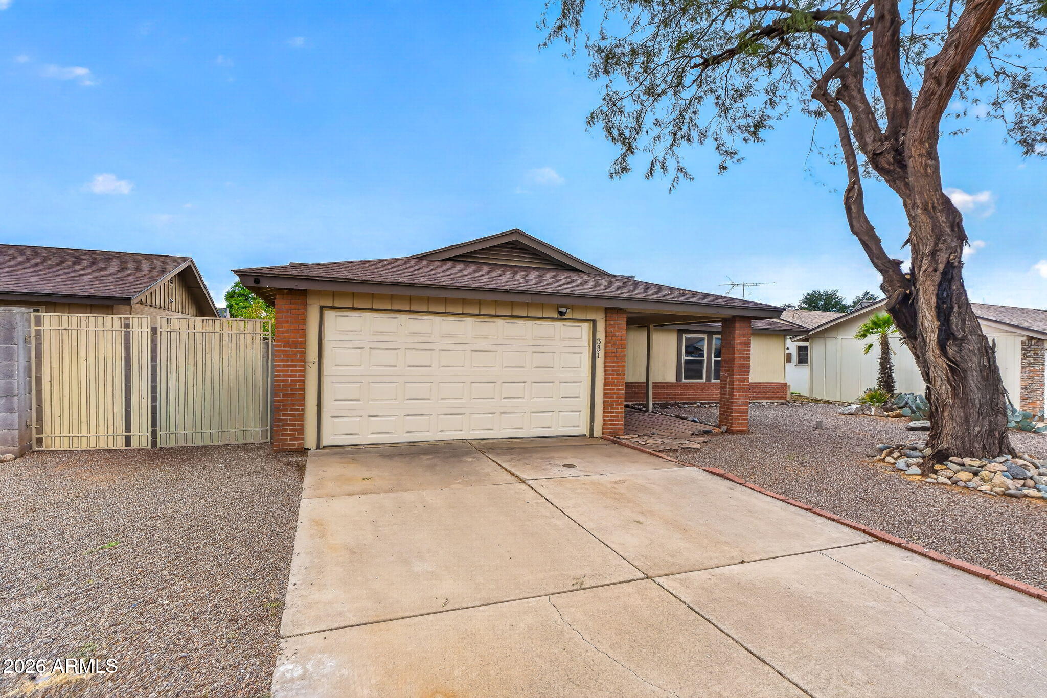 331 W TOPEKA Drive