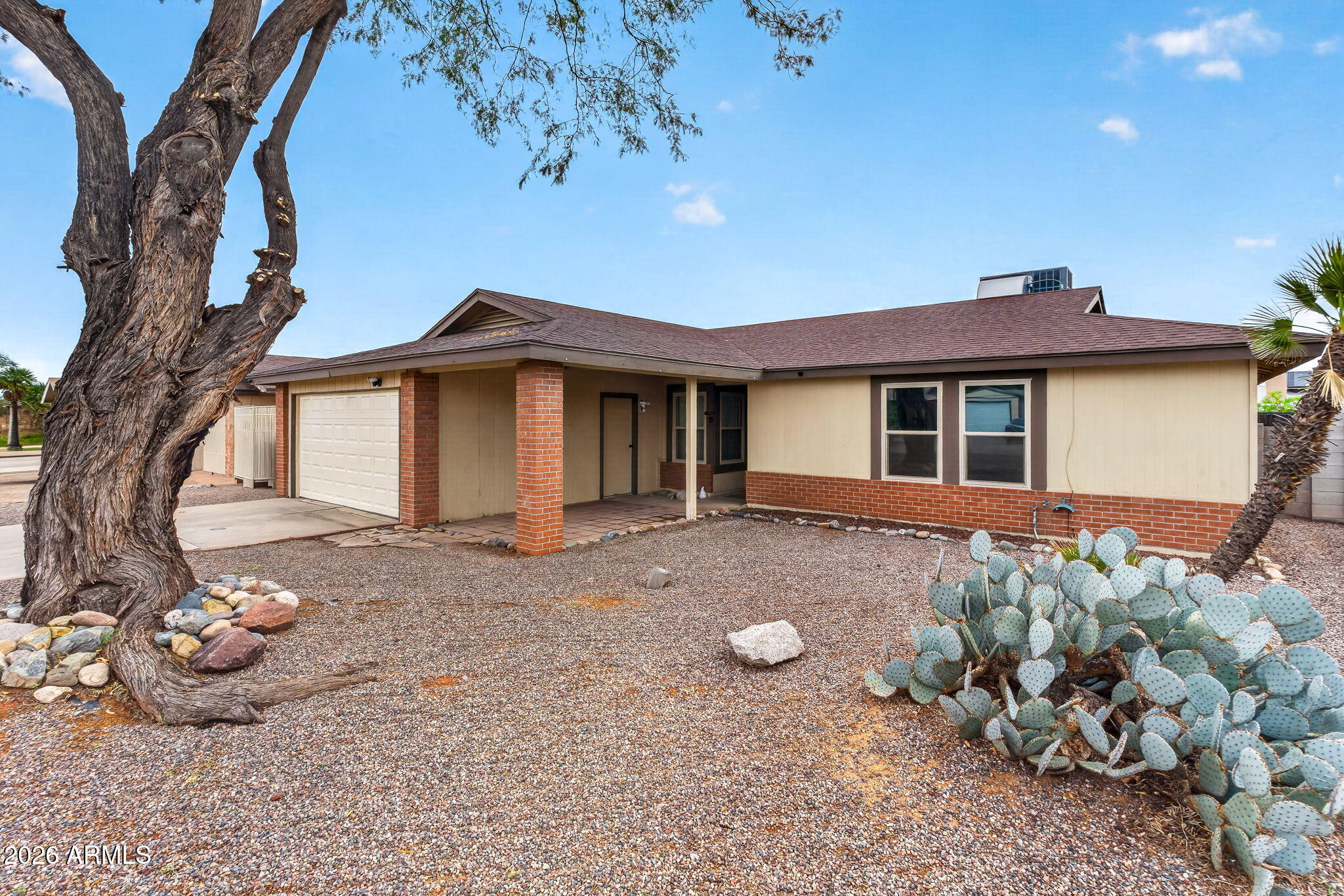 331 W TOPEKA Drive
