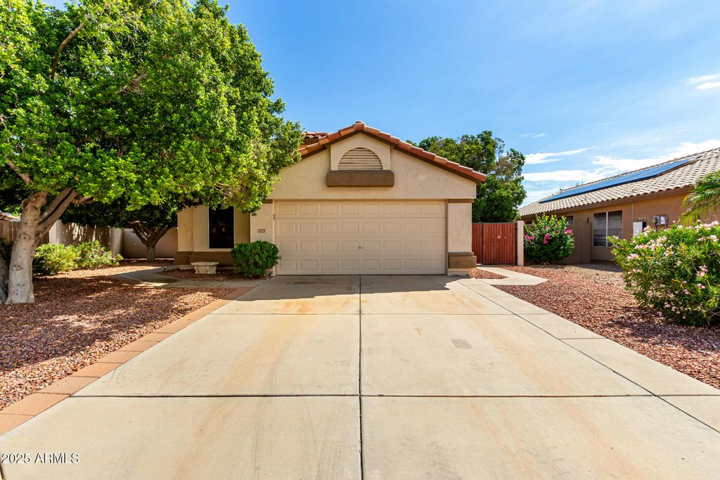 Photo of 9529 W Runion Drive, Peoria, AZ 85382 (MLS # 6922204)