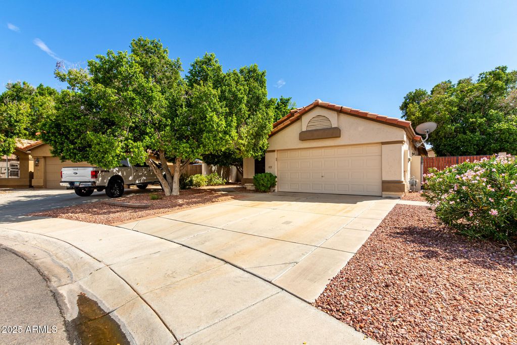 Photo of 9529 W Runion Drive, Peoria, AZ 85382 (MLS # 6922204)