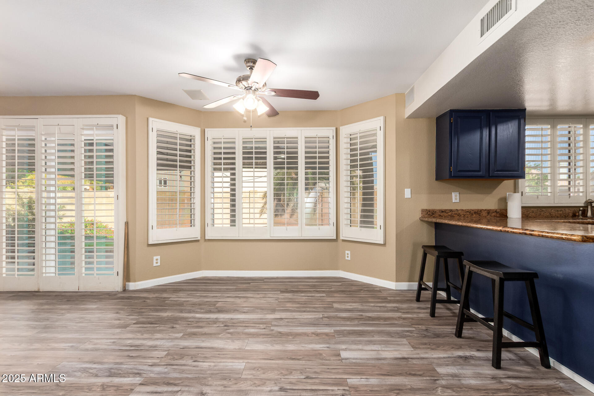 444 E AVENIDA SIERRA MADRE --