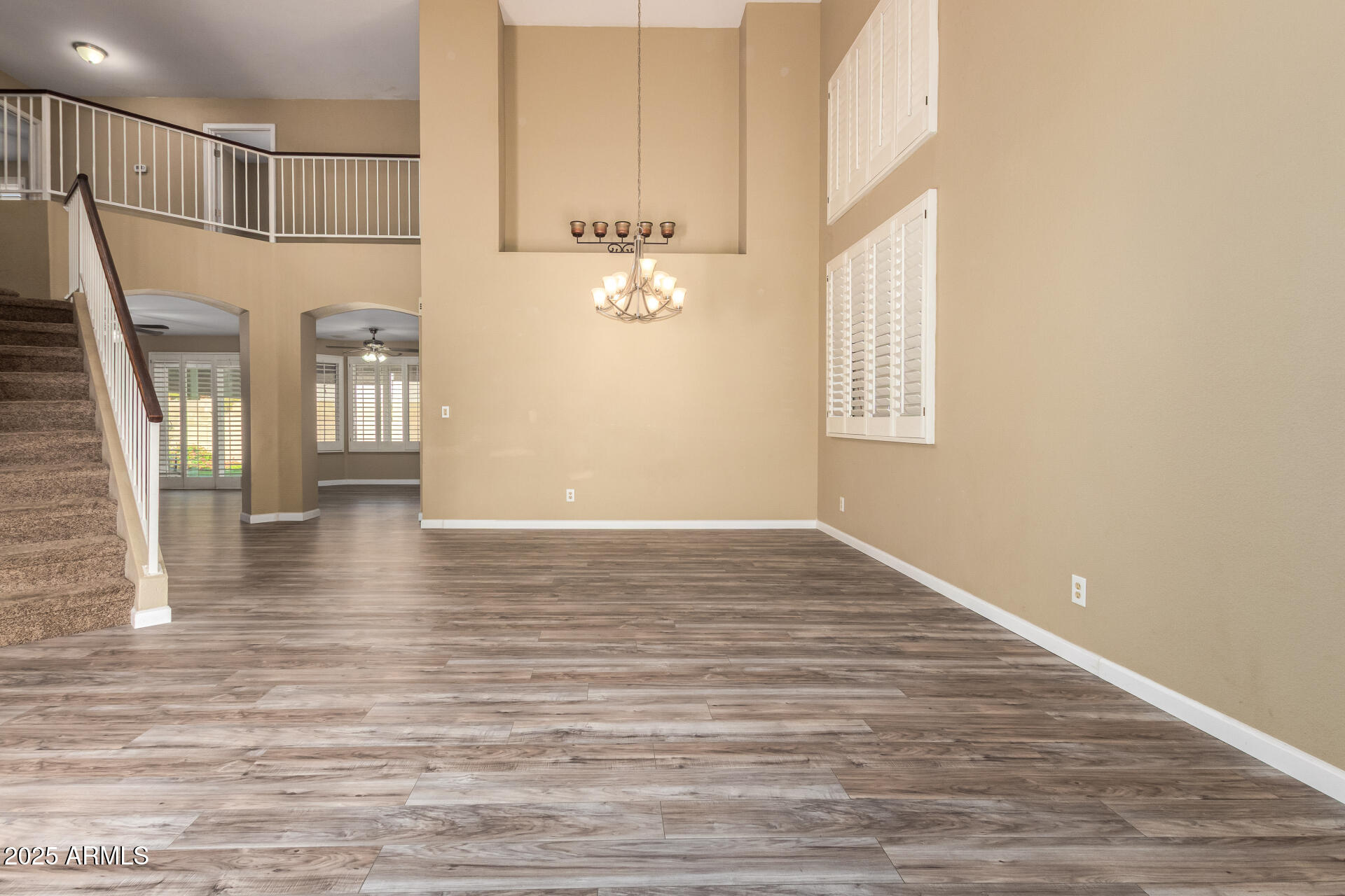 444 E AVENIDA SIERRA MADRE --