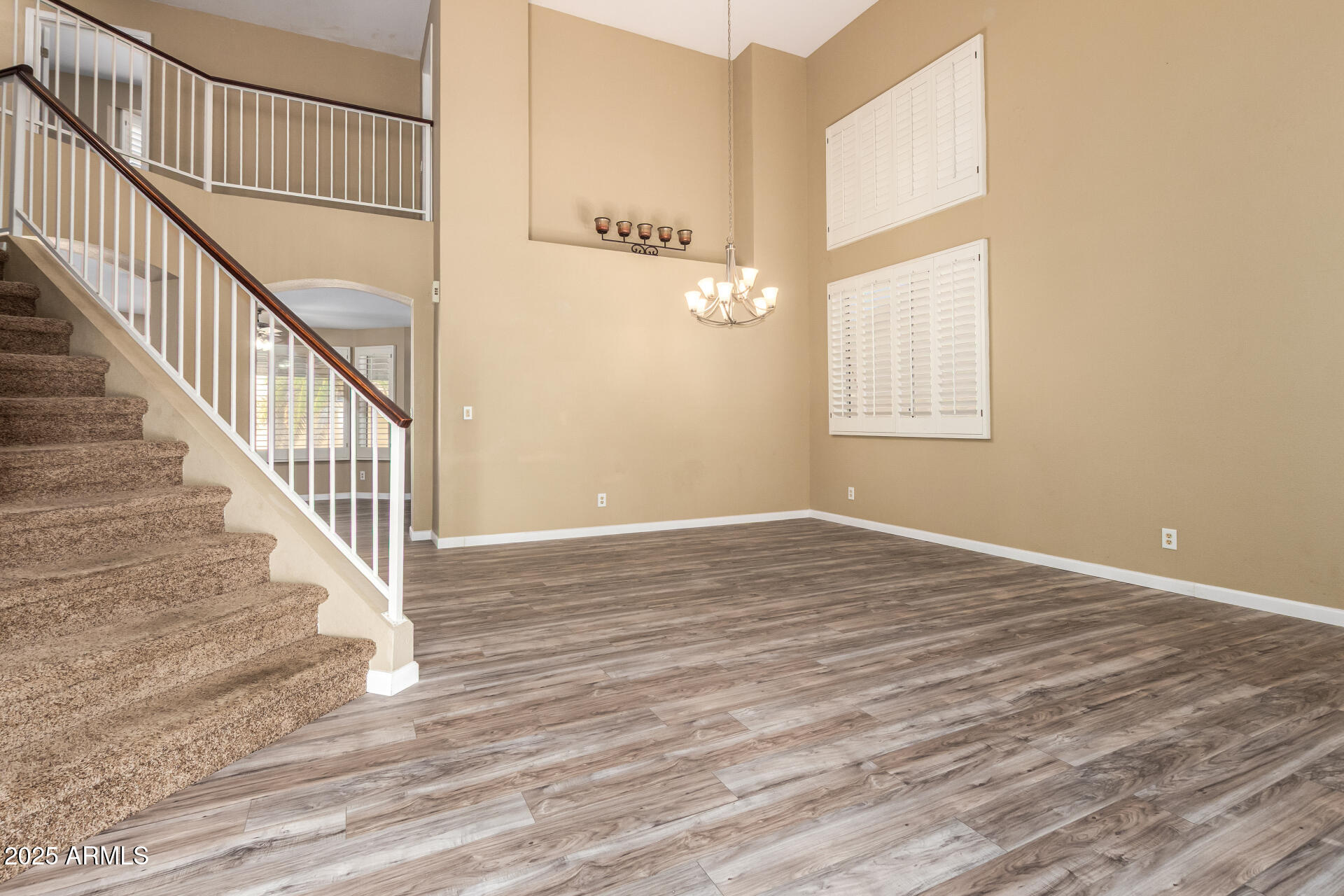 444 E AVENIDA SIERRA MADRE --