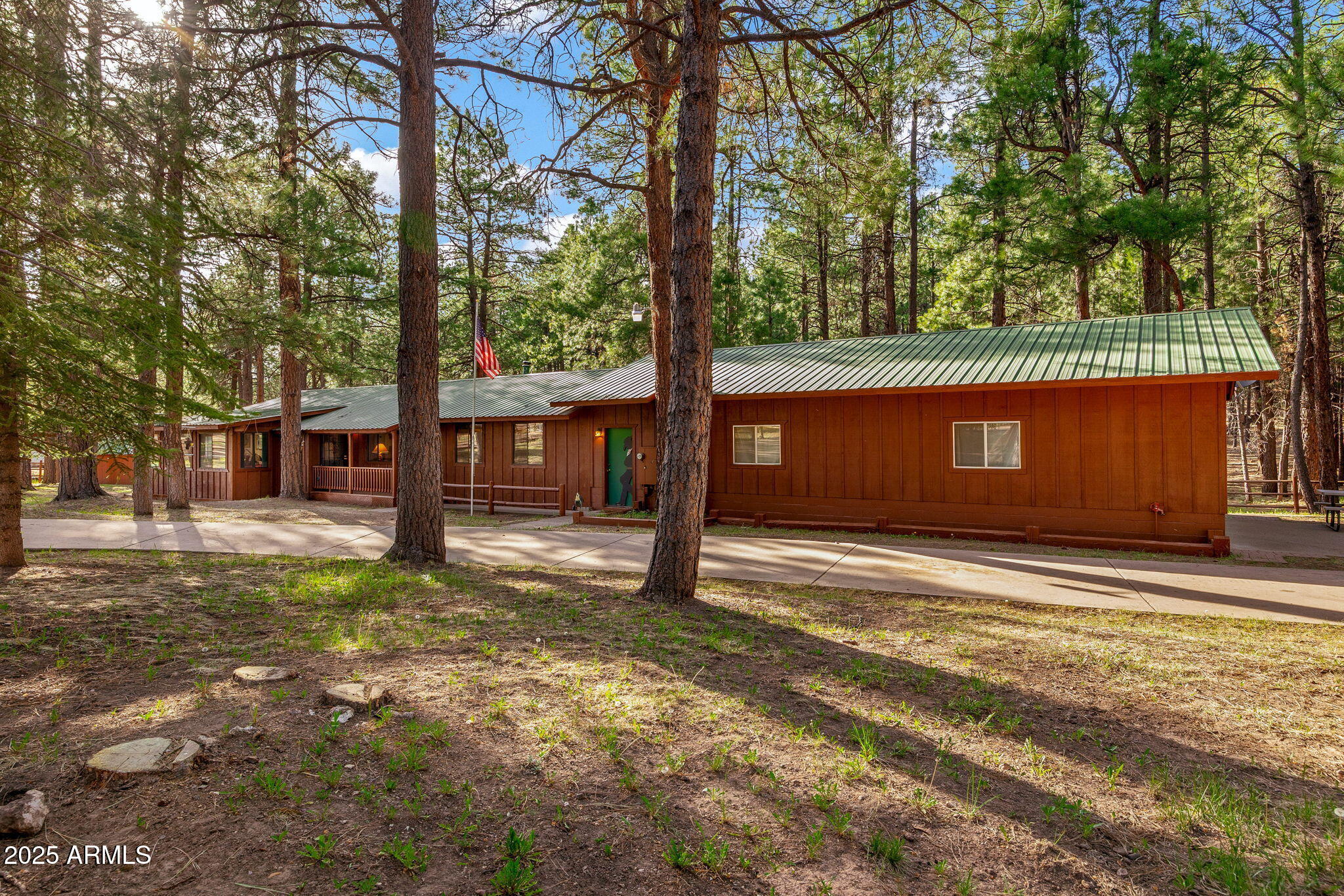 2499 CANYON Drive