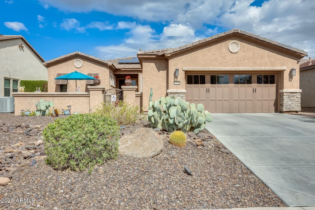 Photo of 12964 W Fossil Drive, Peoria, AZ 85383 (MLS # 6922405)