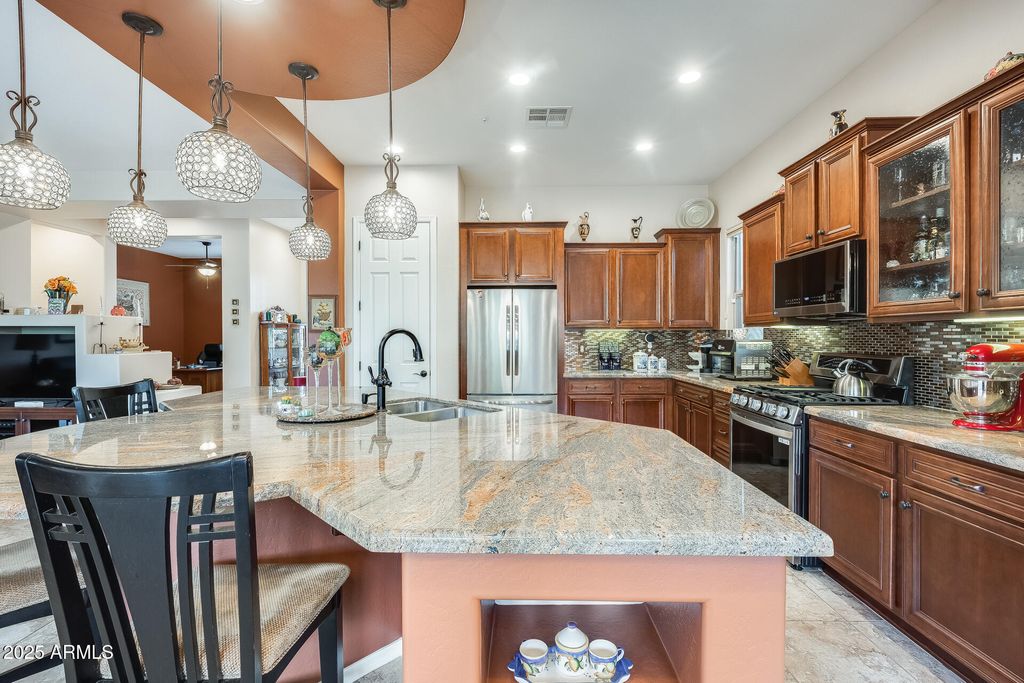 Photo of 12964 W Fossil Drive, Peoria, AZ 85383 (MLS # 6922405)