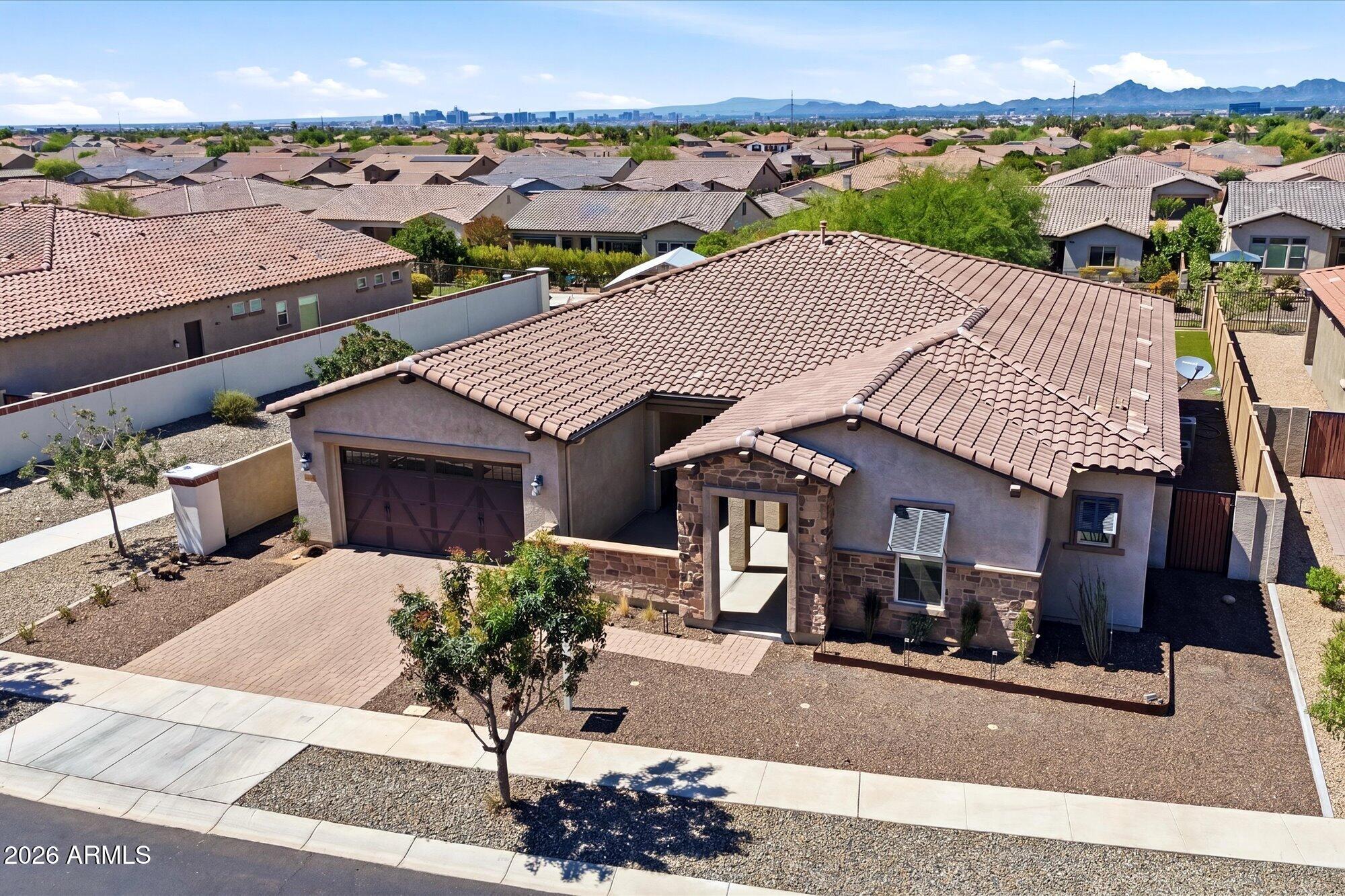 3034 E Desert Lane