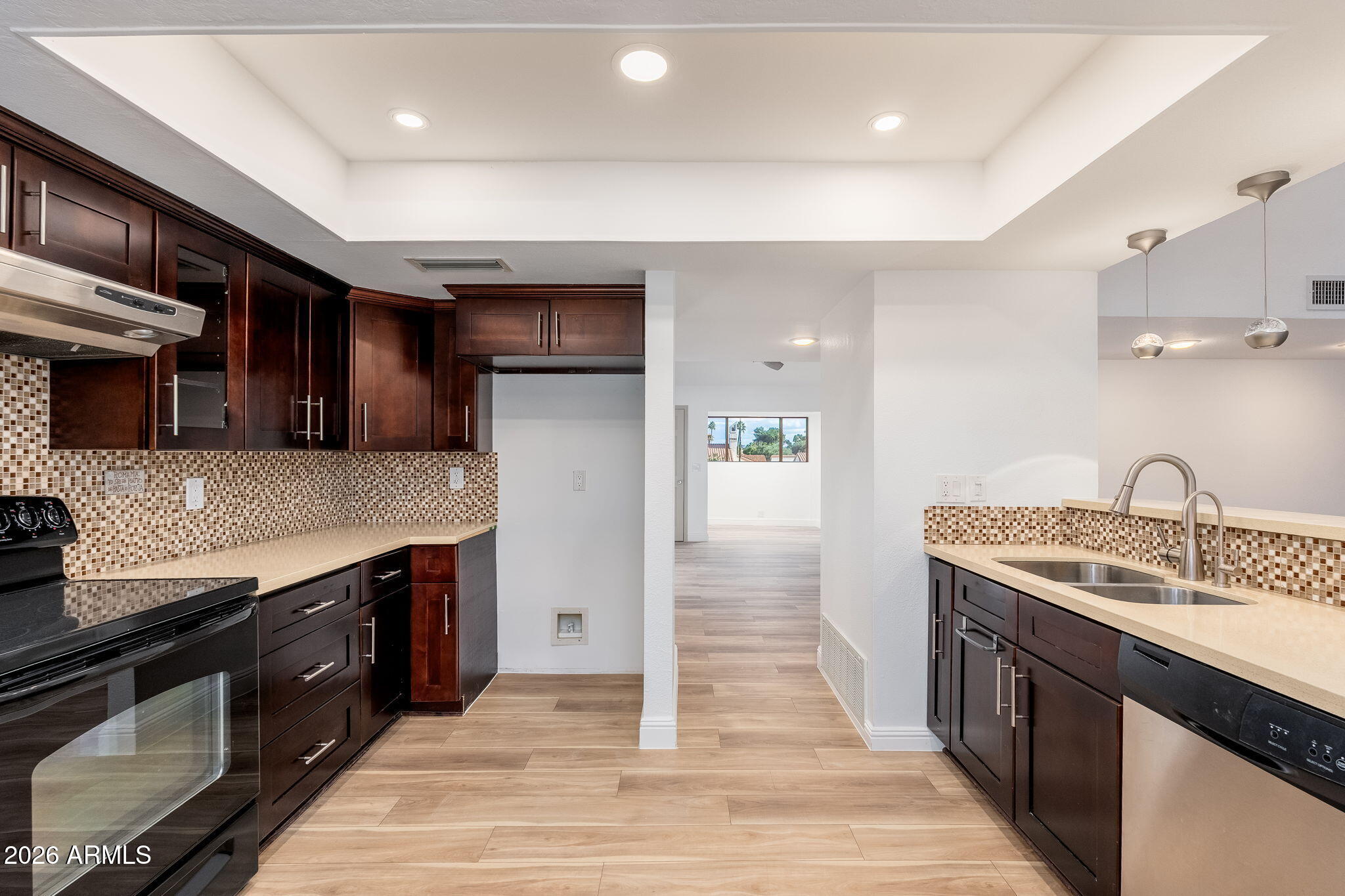 9709 E MOUNTAIN VIEW Road 2705