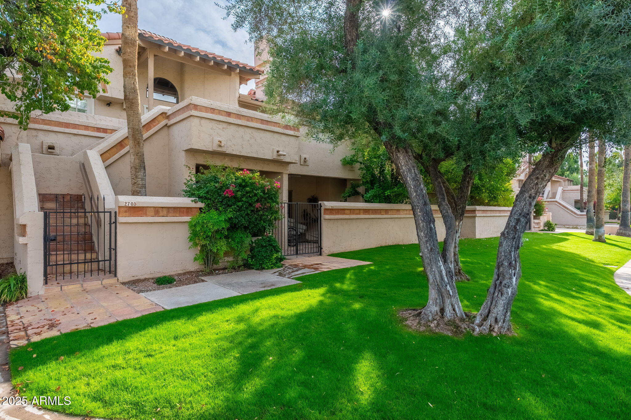 9709 E MOUNTAIN VIEW Road 2705